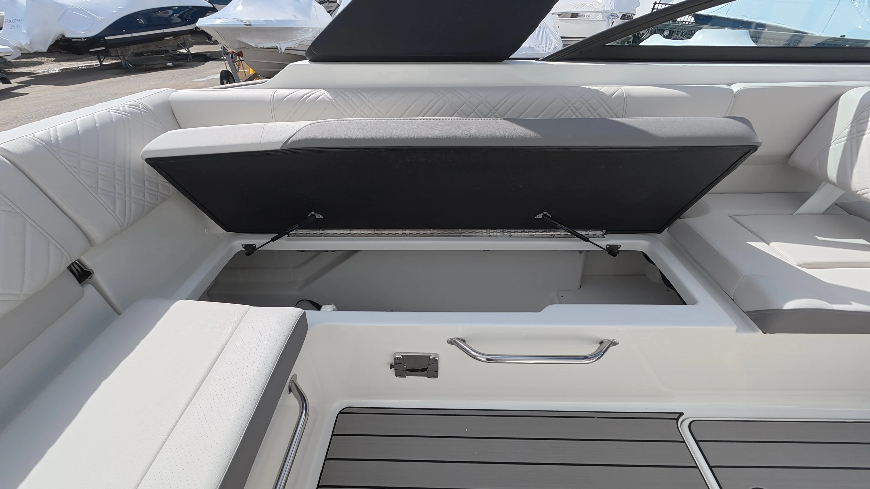 2026 Sea Ray SDX 270 Outboard Image Thumbnail #23