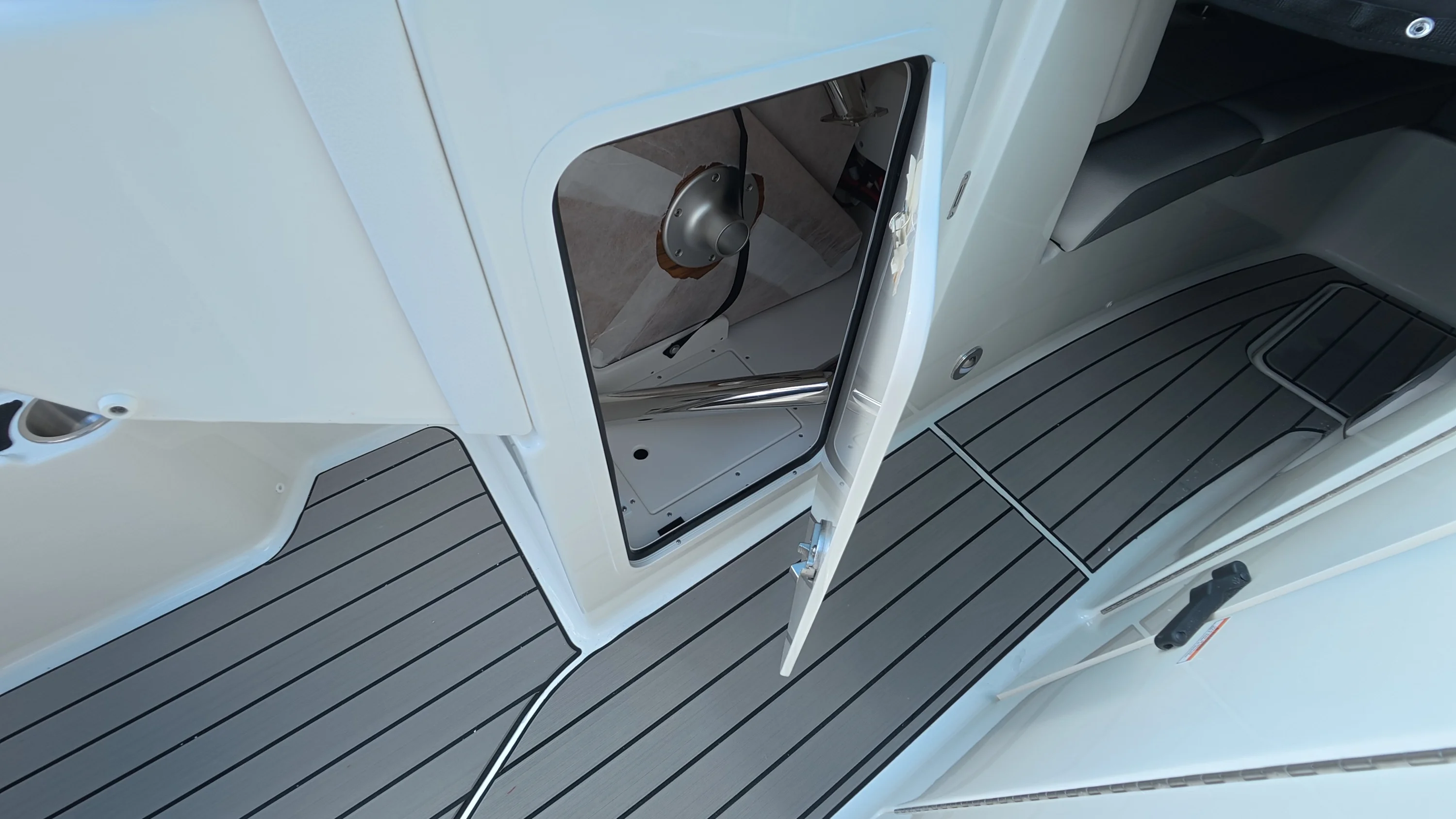 2026 Sea Ray SDX 270 Outboard Image Thumbnail #39