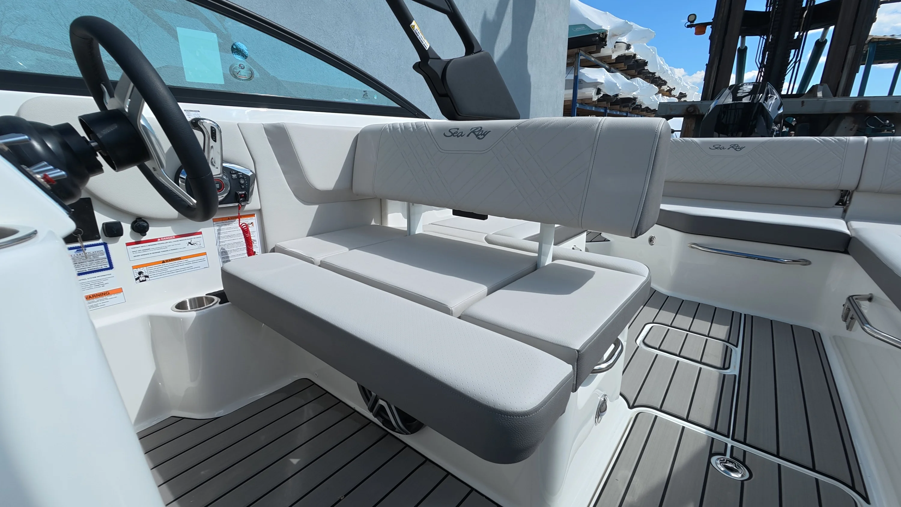 2026 Sea Ray SDX 270 Outboard Image Thumbnail #30