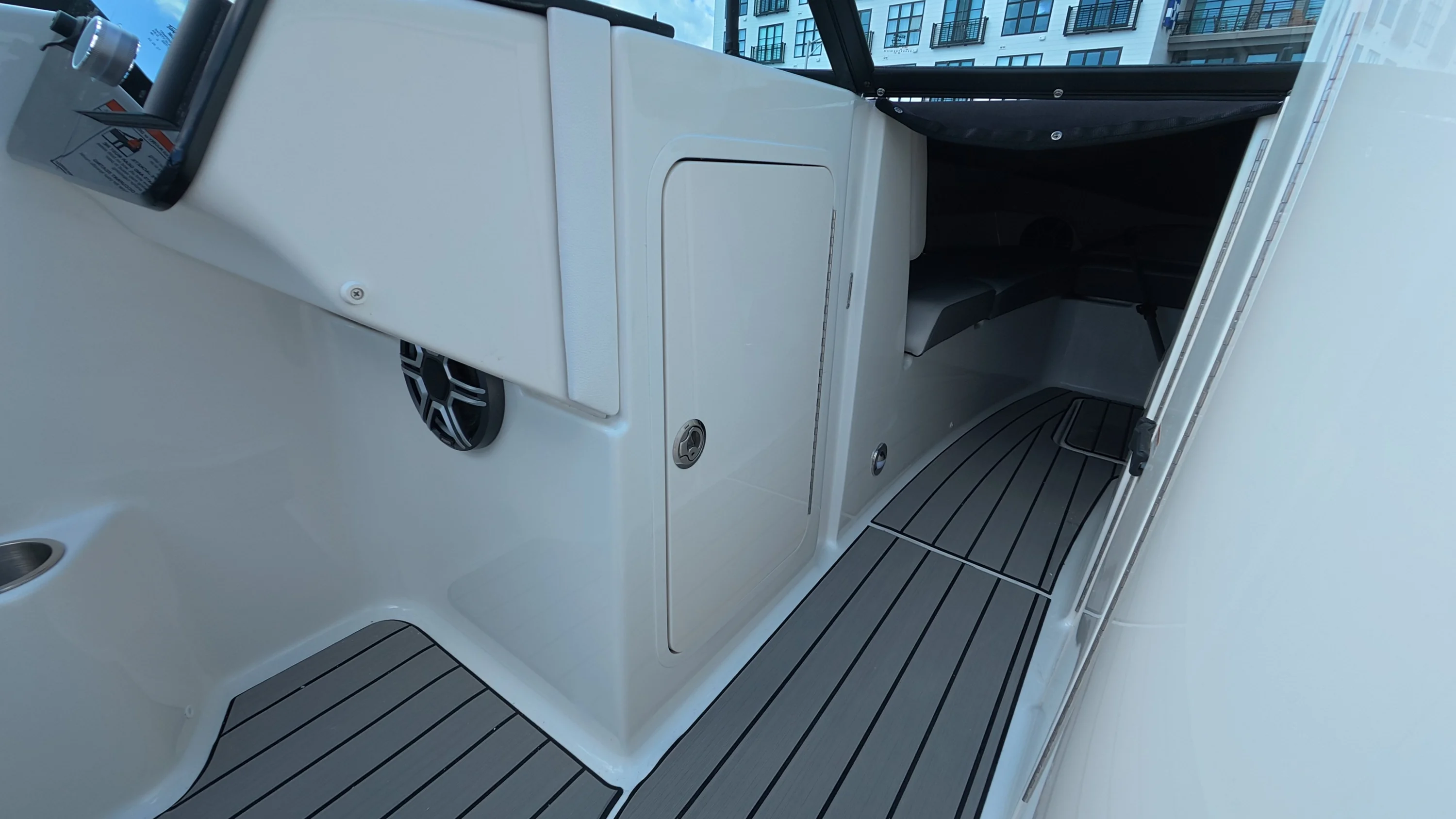 2026 Sea Ray SDX 270 Outboard Image Thumbnail #38