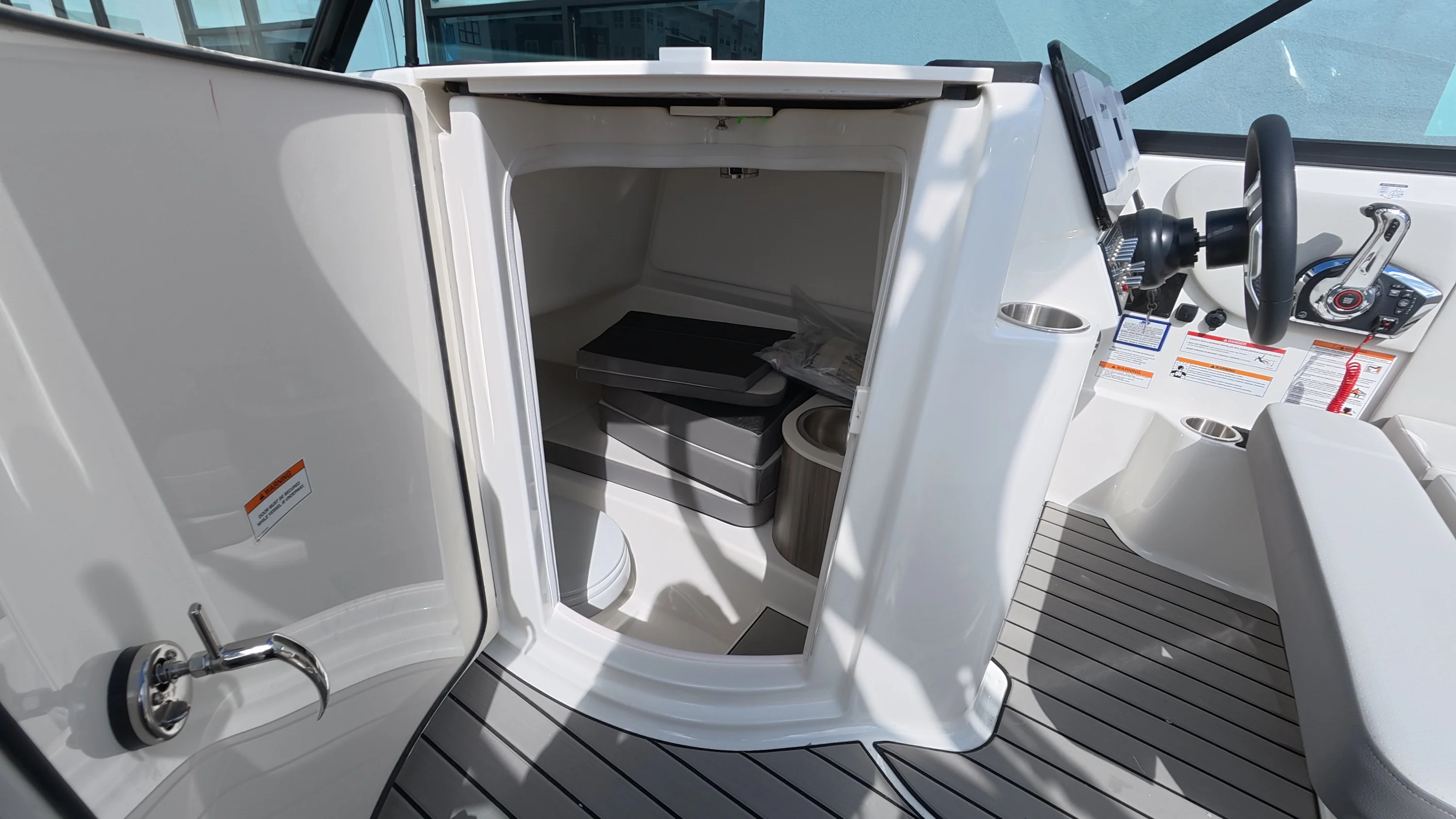2026 Sea Ray SDX 270 Outboard Image Thumbnail #41