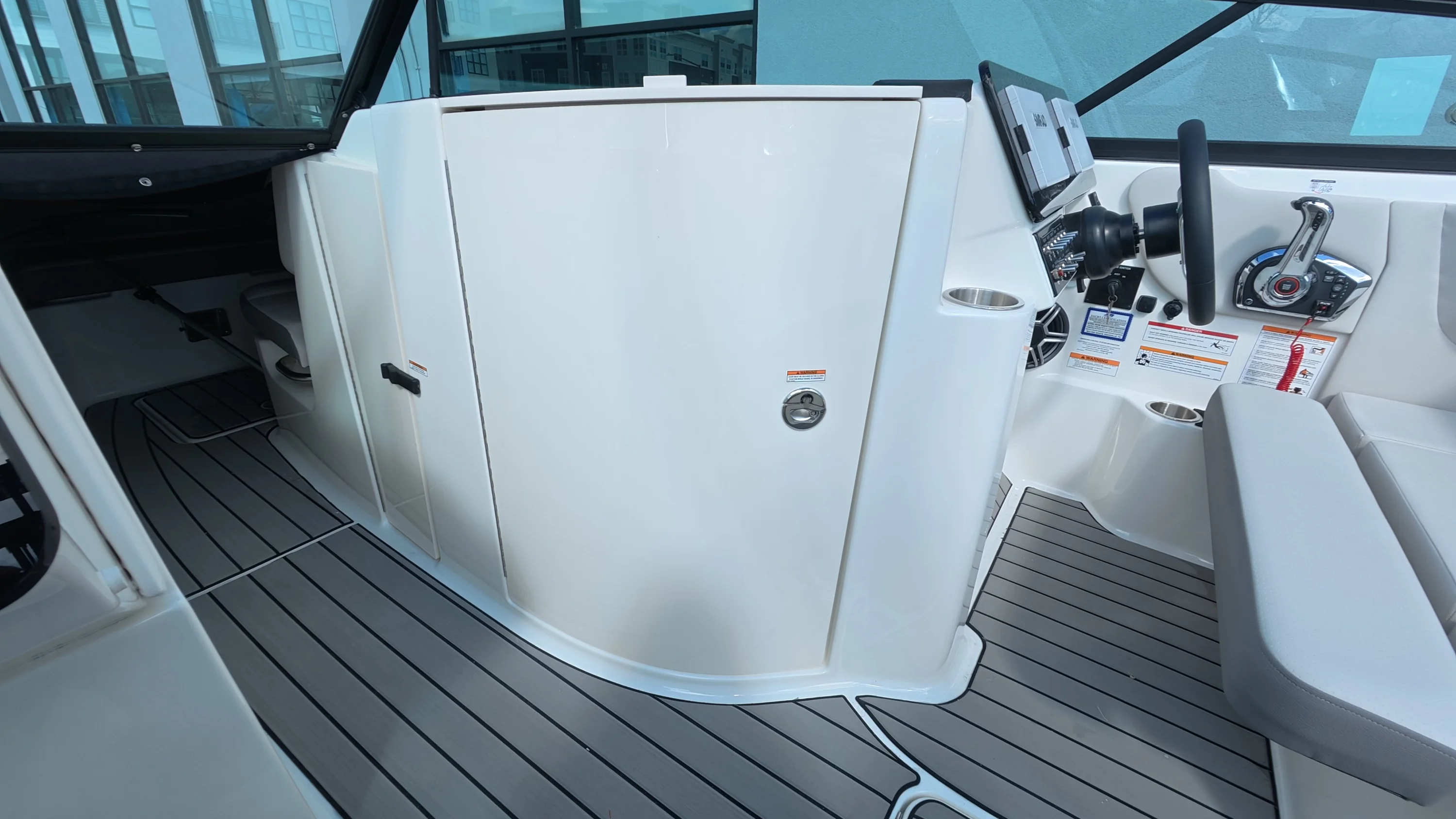 2026 Sea Ray SDX 270 Outboard Image Thumbnail #40