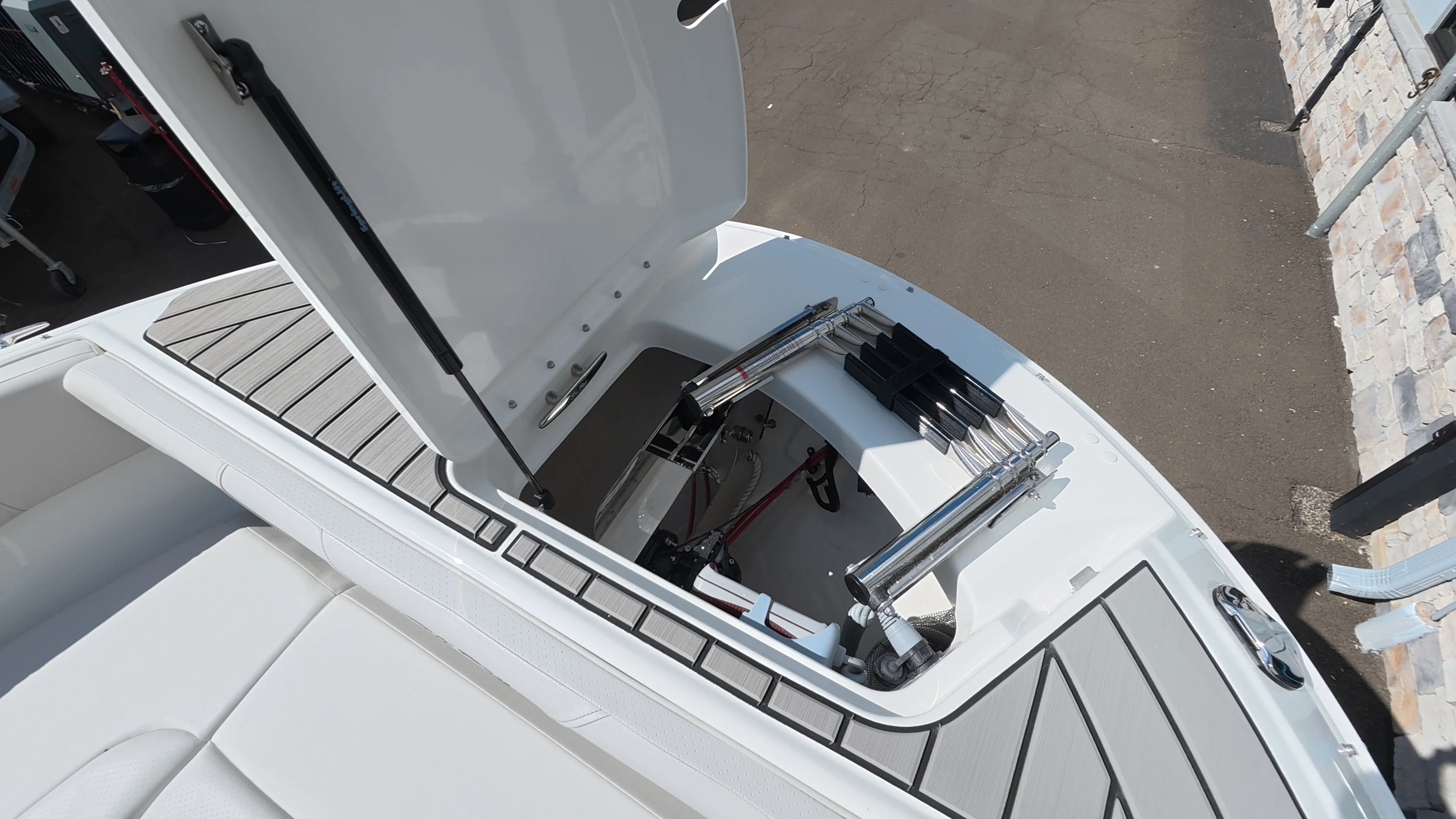 2026 Sea Ray SDX 270 Outboard Image Thumbnail #58