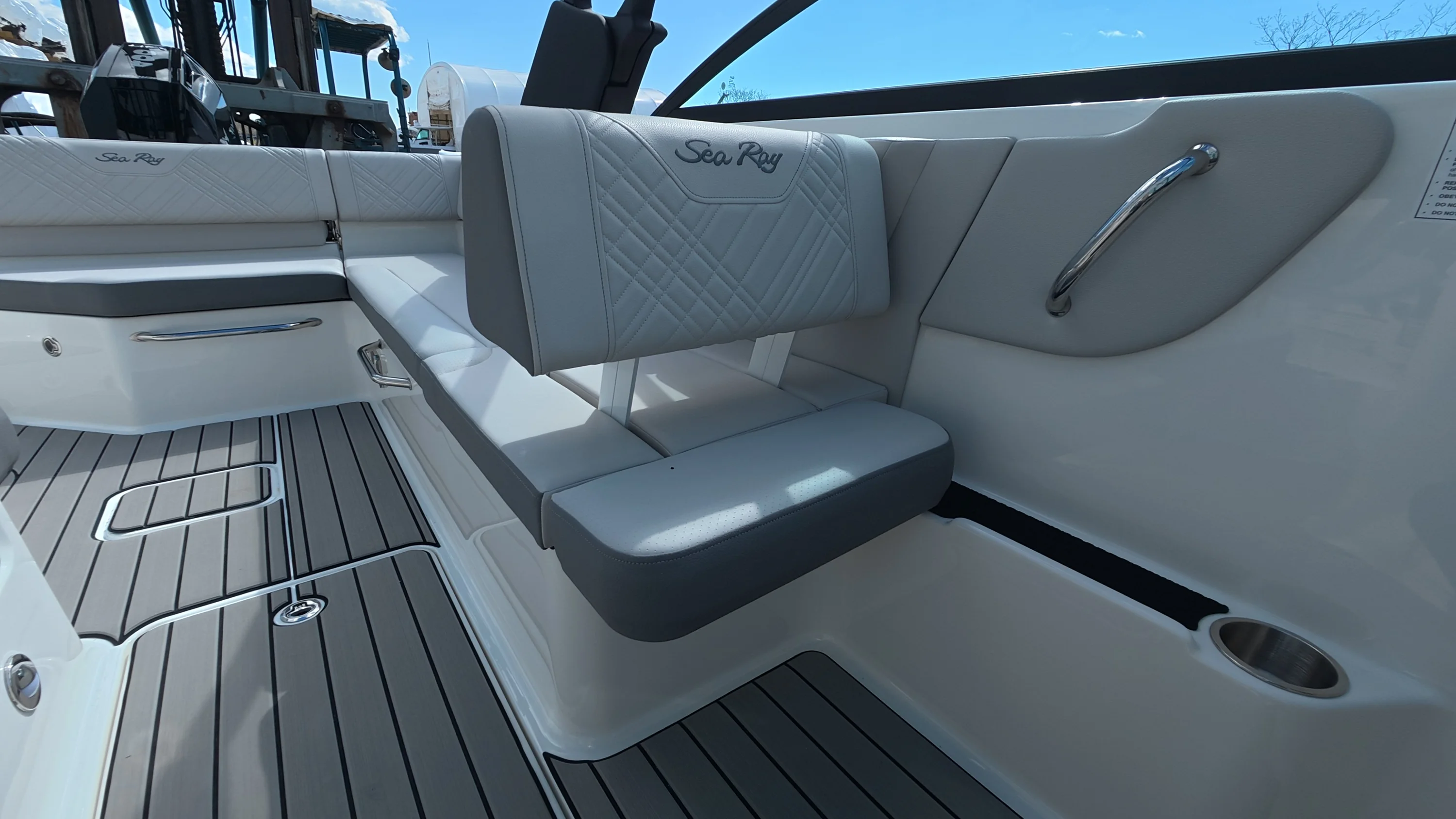 2026 Sea Ray SDX 270 Outboard Image Thumbnail #35