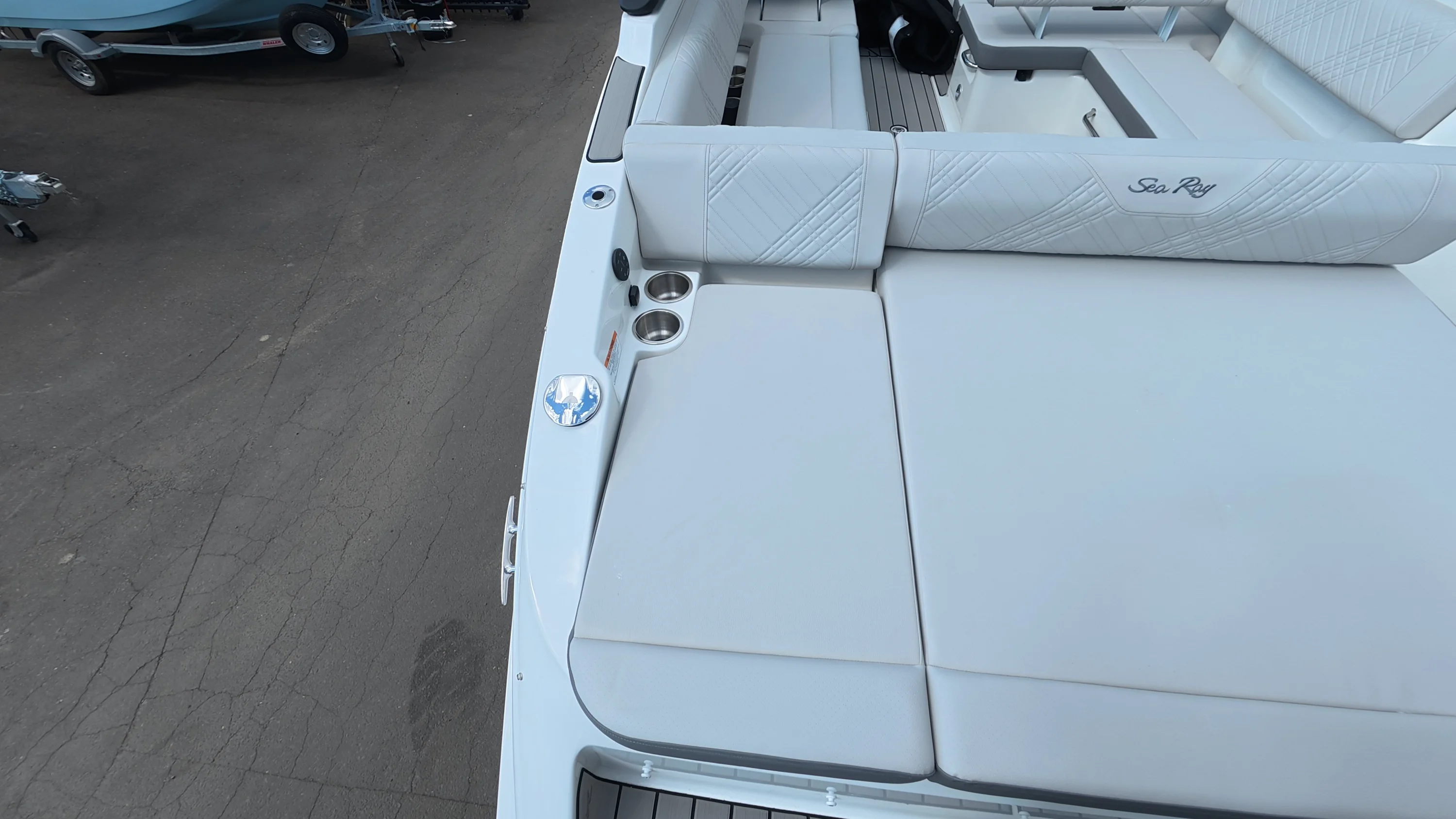 2026 Sea Ray SDX 270 Outboard Image Thumbnail #10
