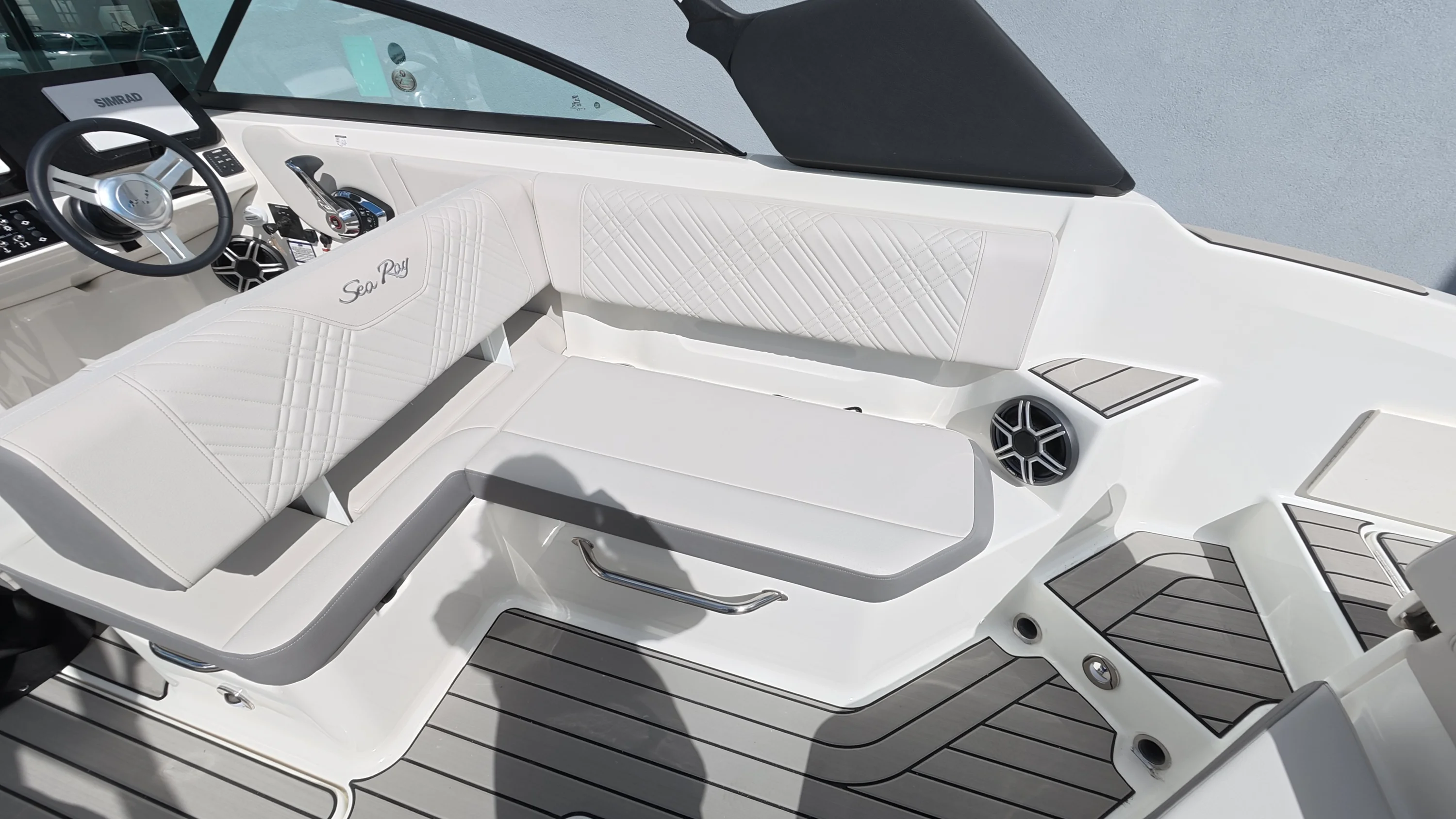 2026 Sea Ray SDX 270 Outboard Image Thumbnail #21