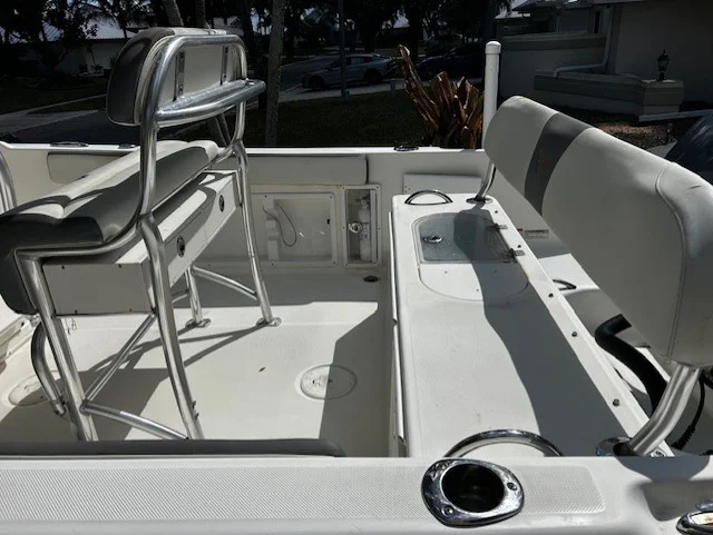 2018 Century 220 Image Thumbnail #14