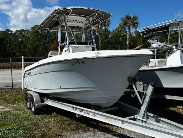 2018 Century 220 Image Thumbnail #2