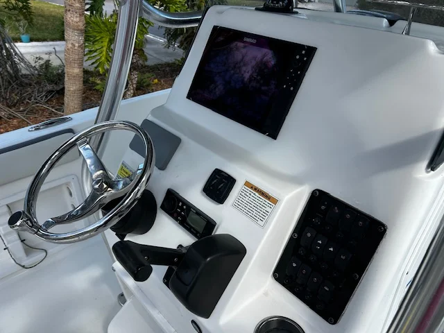 2018 Century 220 Image Thumbnail #5