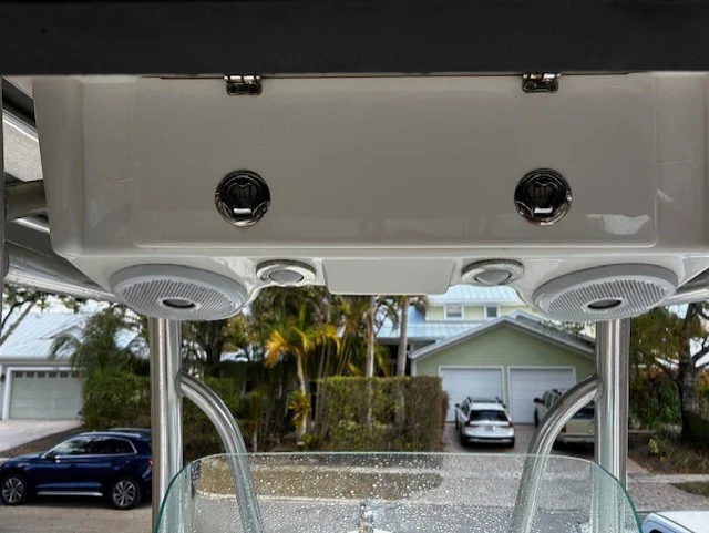 2018 Century 220 Image Thumbnail #8