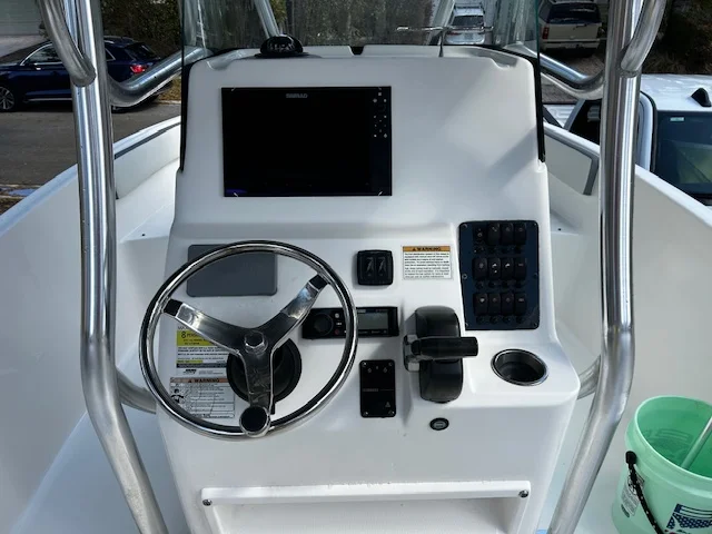 2018 Century 220 Image Thumbnail #4