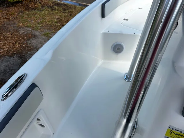 2018 Century 220 Image Thumbnail #11