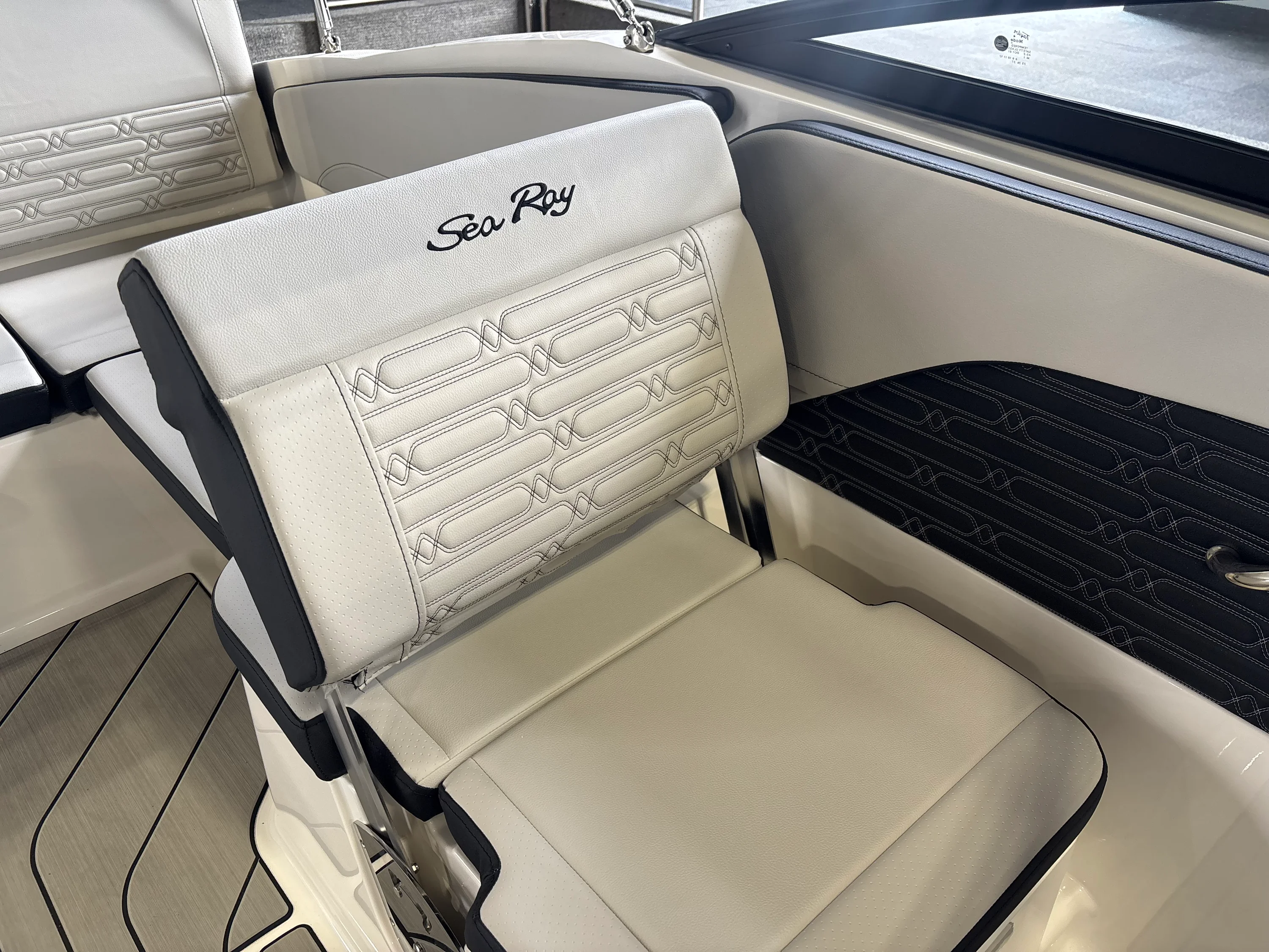 2026 Sea Ray SPX 210 Outboard Image Thumbnail #15