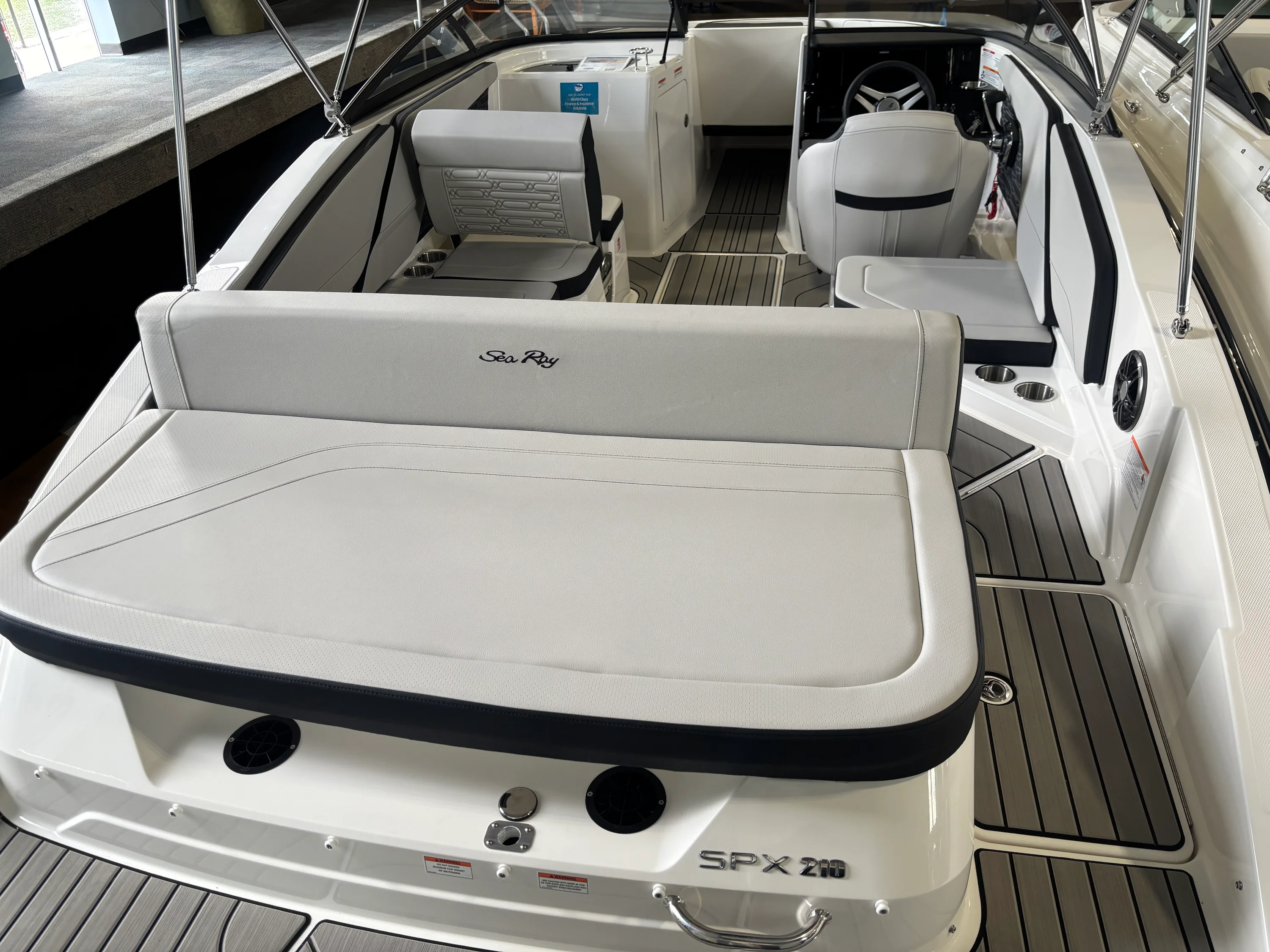 2026 Sea Ray SPX 210 Outboard Image Thumbnail #4