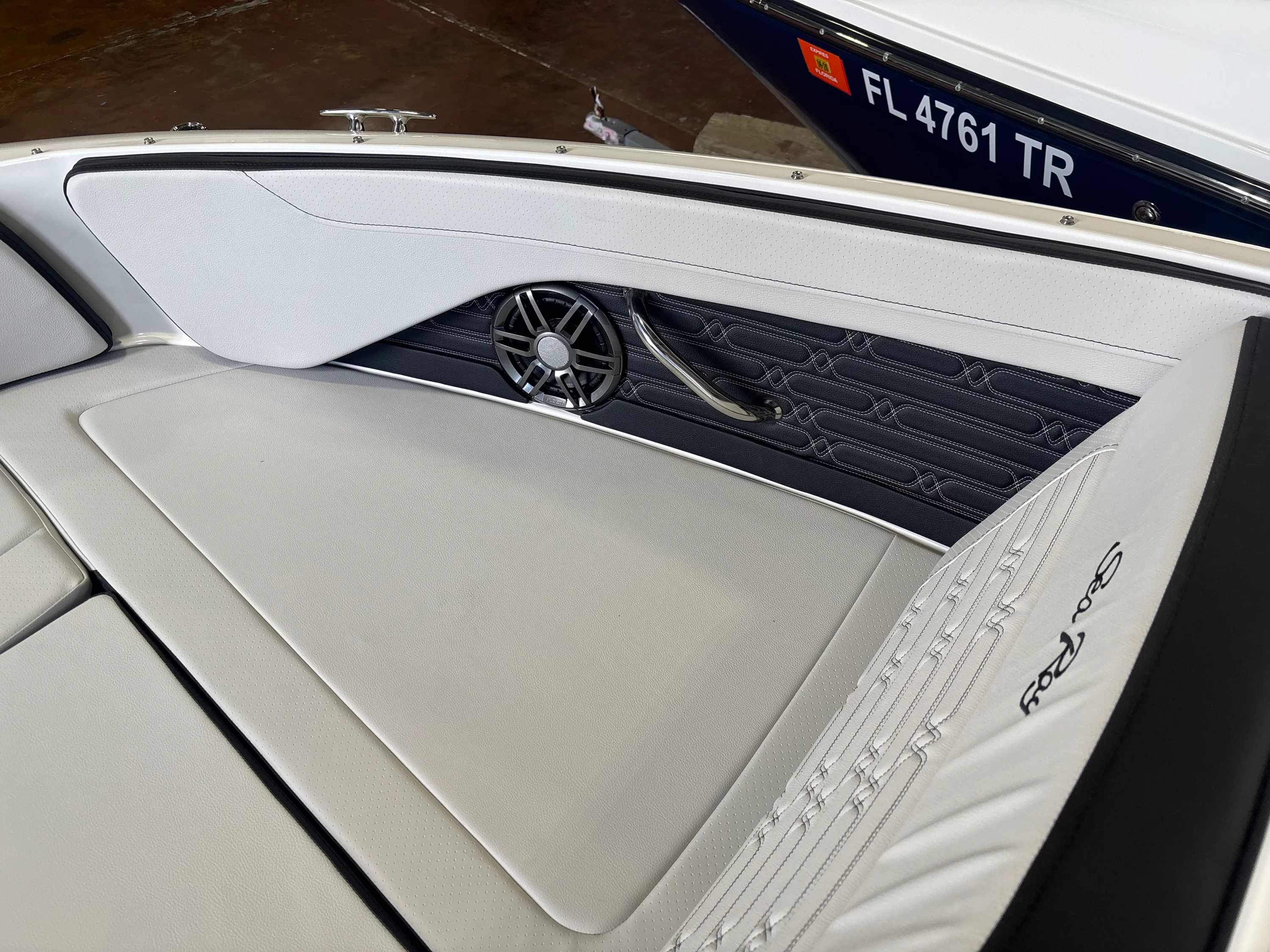 2026 Sea Ray SPX 210 Outboard Image Thumbnail #19