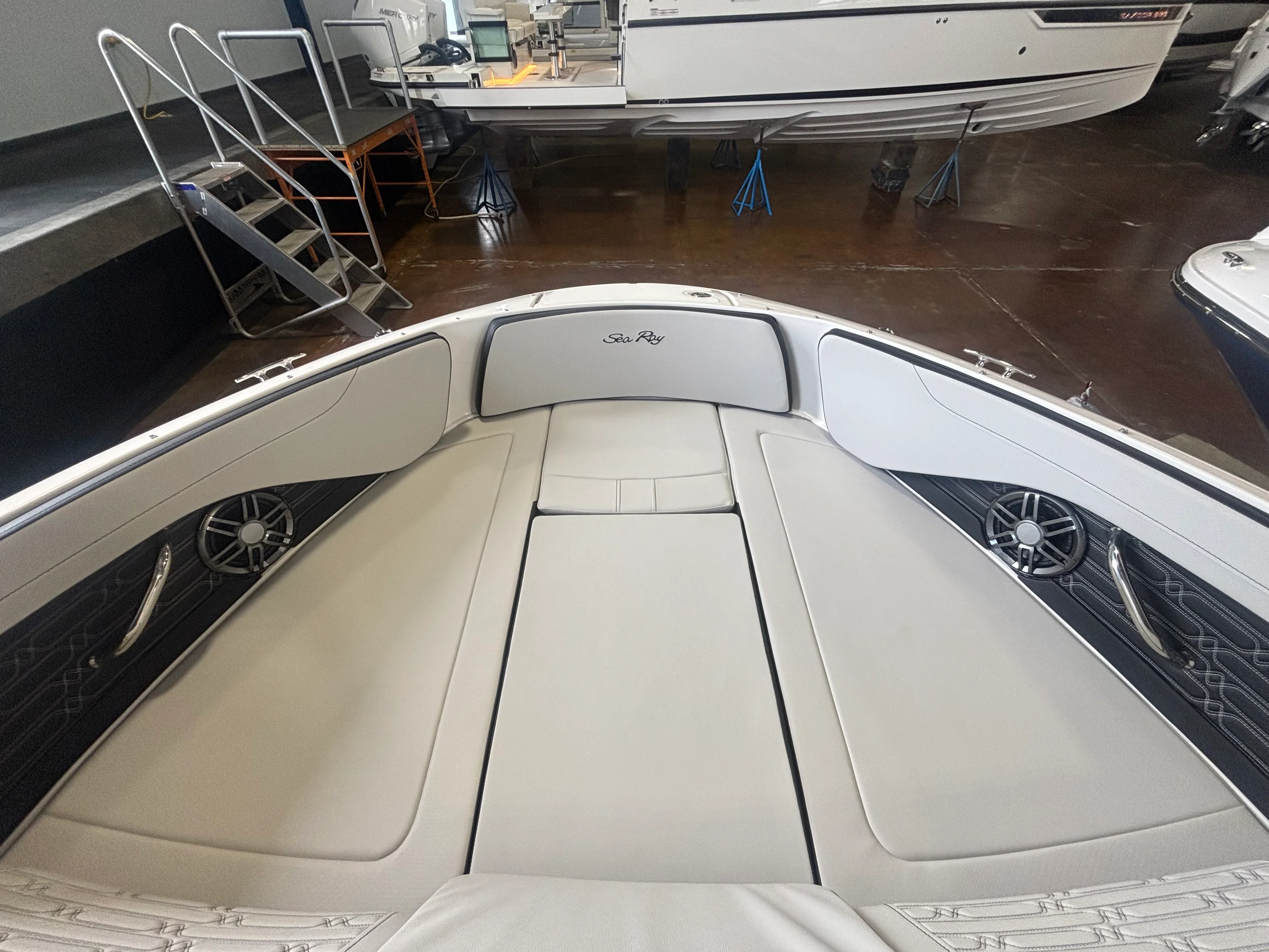 2026 Sea Ray SPX 210 Outboard Image Thumbnail #18