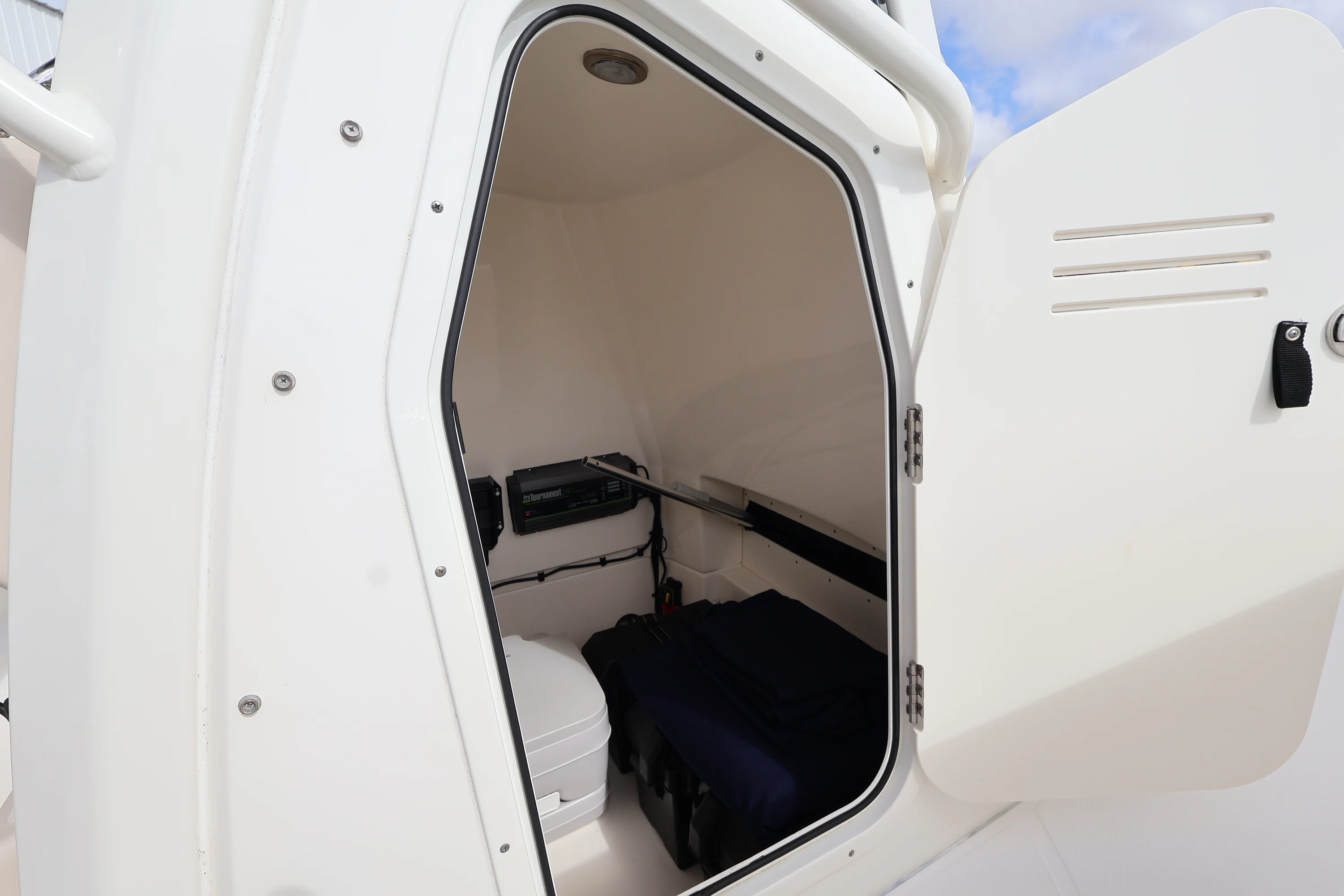 2023 Boston Whaler 250 Dauntless Image Thumbnail #30