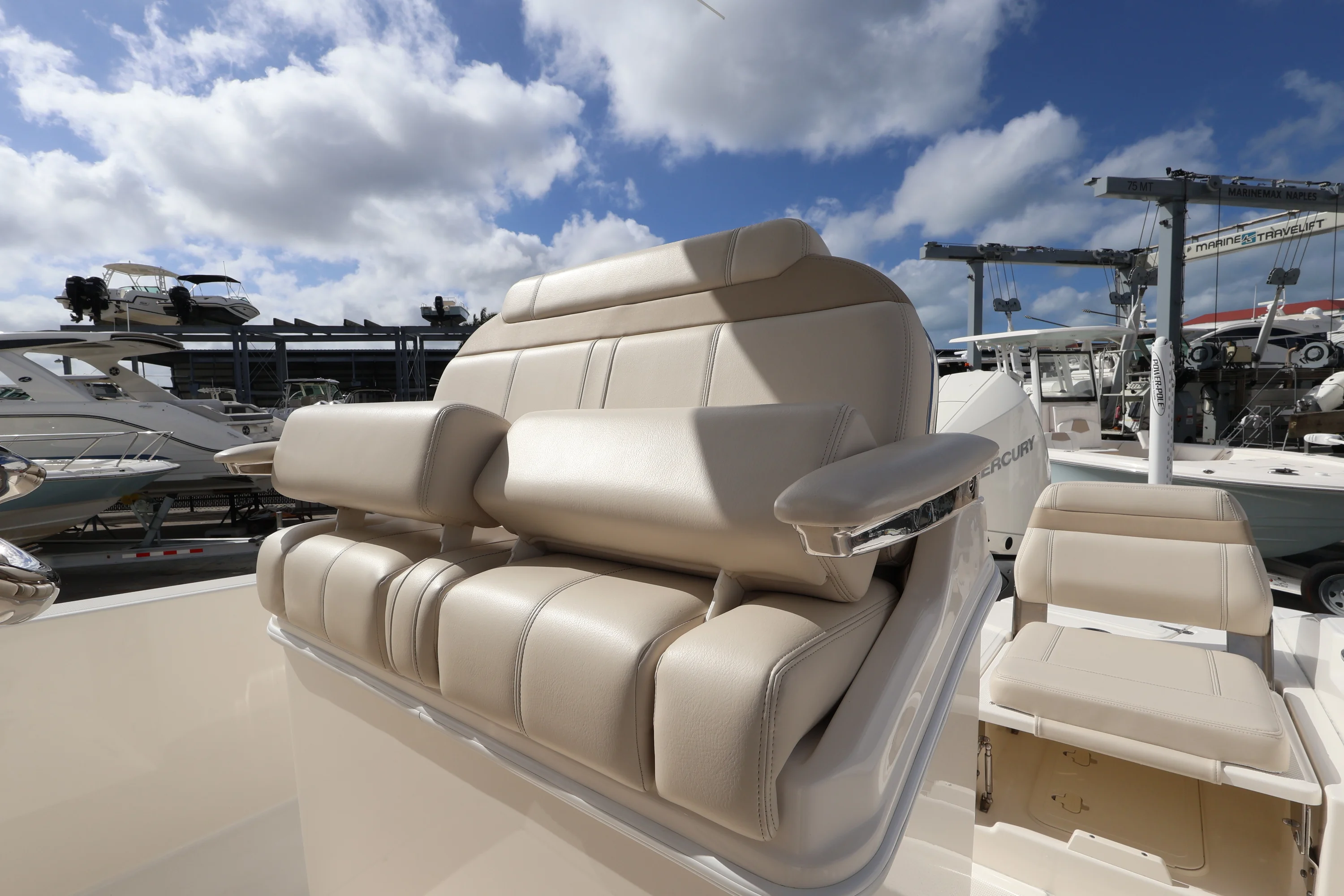 2023 Boston Whaler 250 Dauntless Image Thumbnail #15