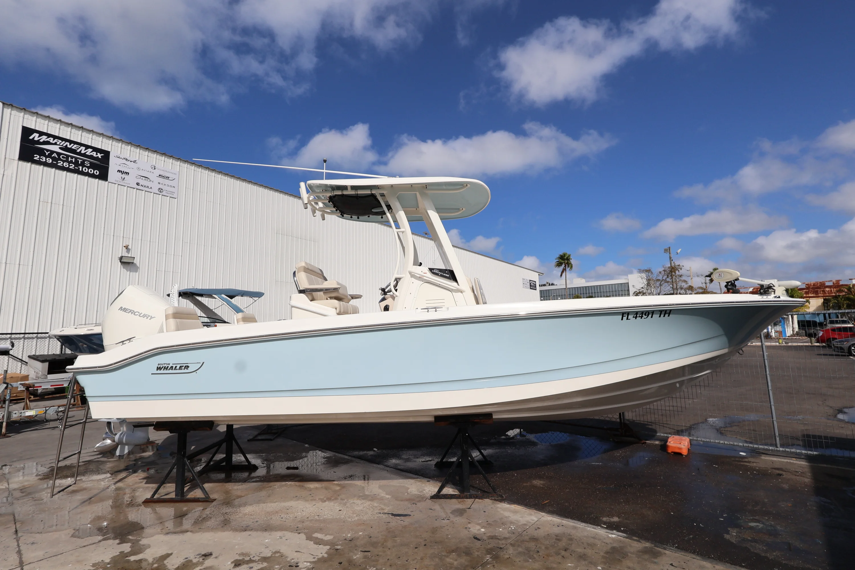 2023 Boston Whaler 250 Dauntless Image Thumbnail #1