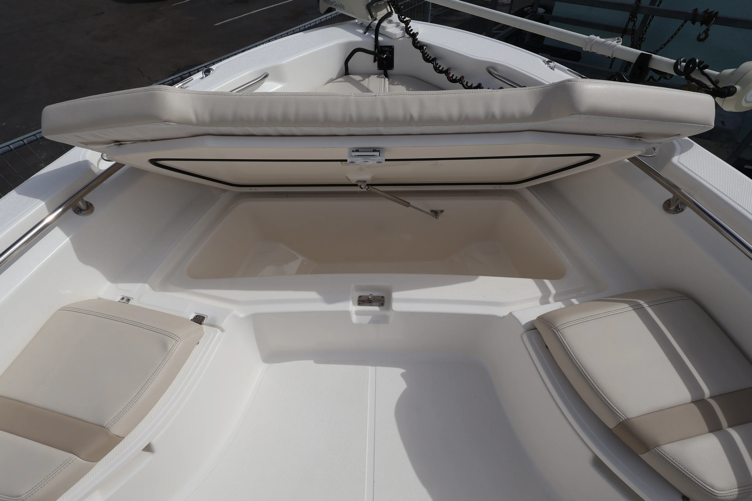 2023 Boston Whaler 250 Dauntless Image Thumbnail #25