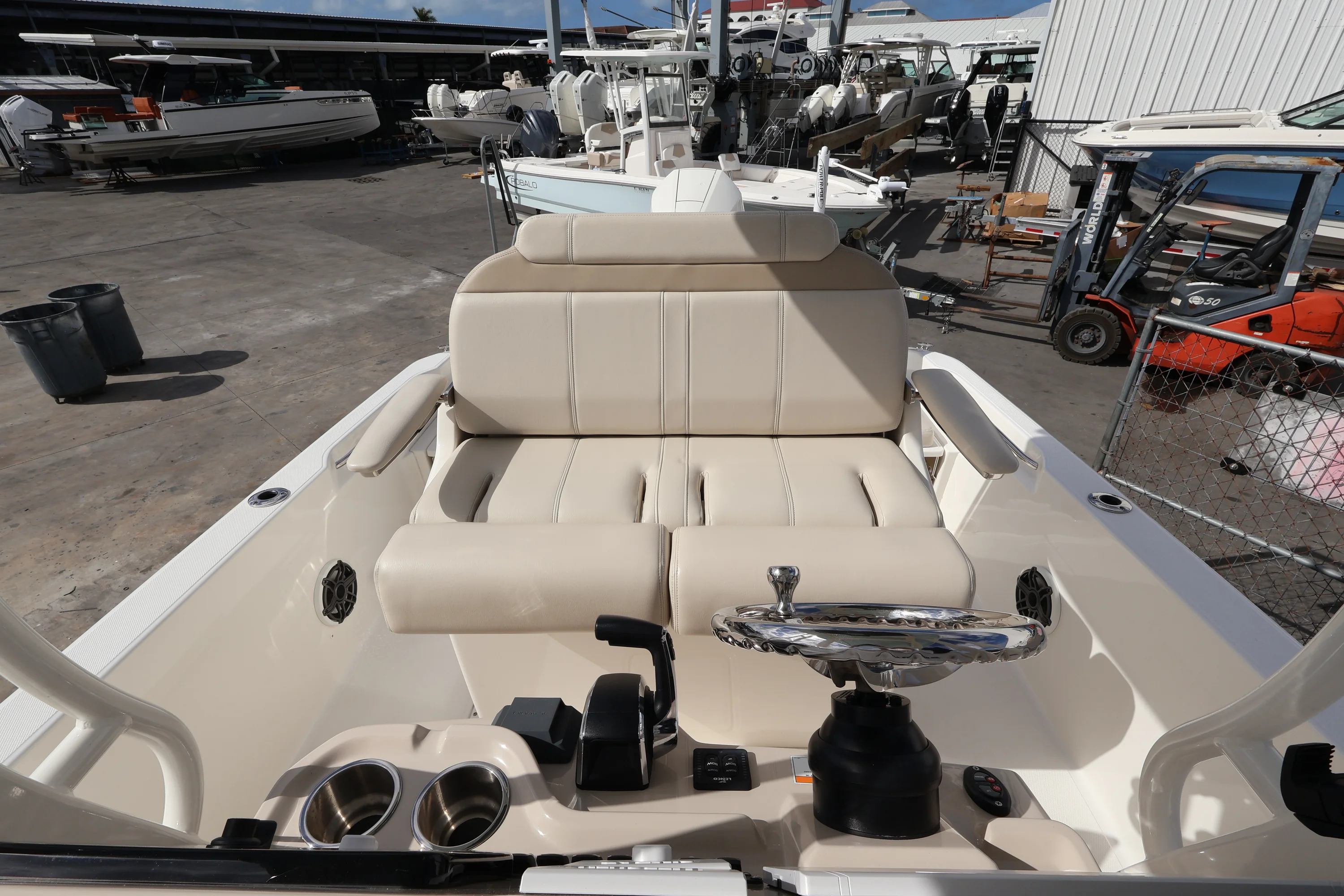 2023 Boston Whaler 250 Dauntless Image Thumbnail #17
