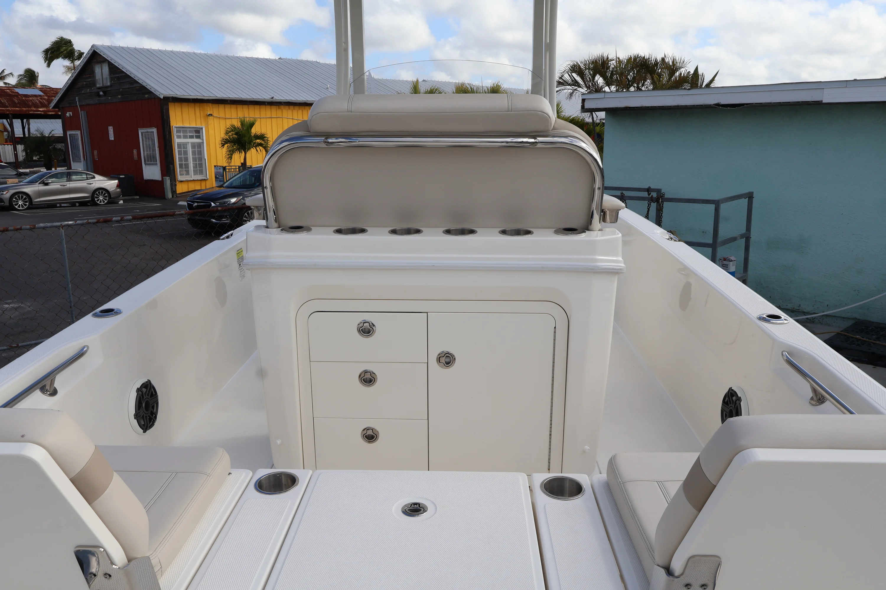 2023 Boston Whaler 250 Dauntless Image Thumbnail #8