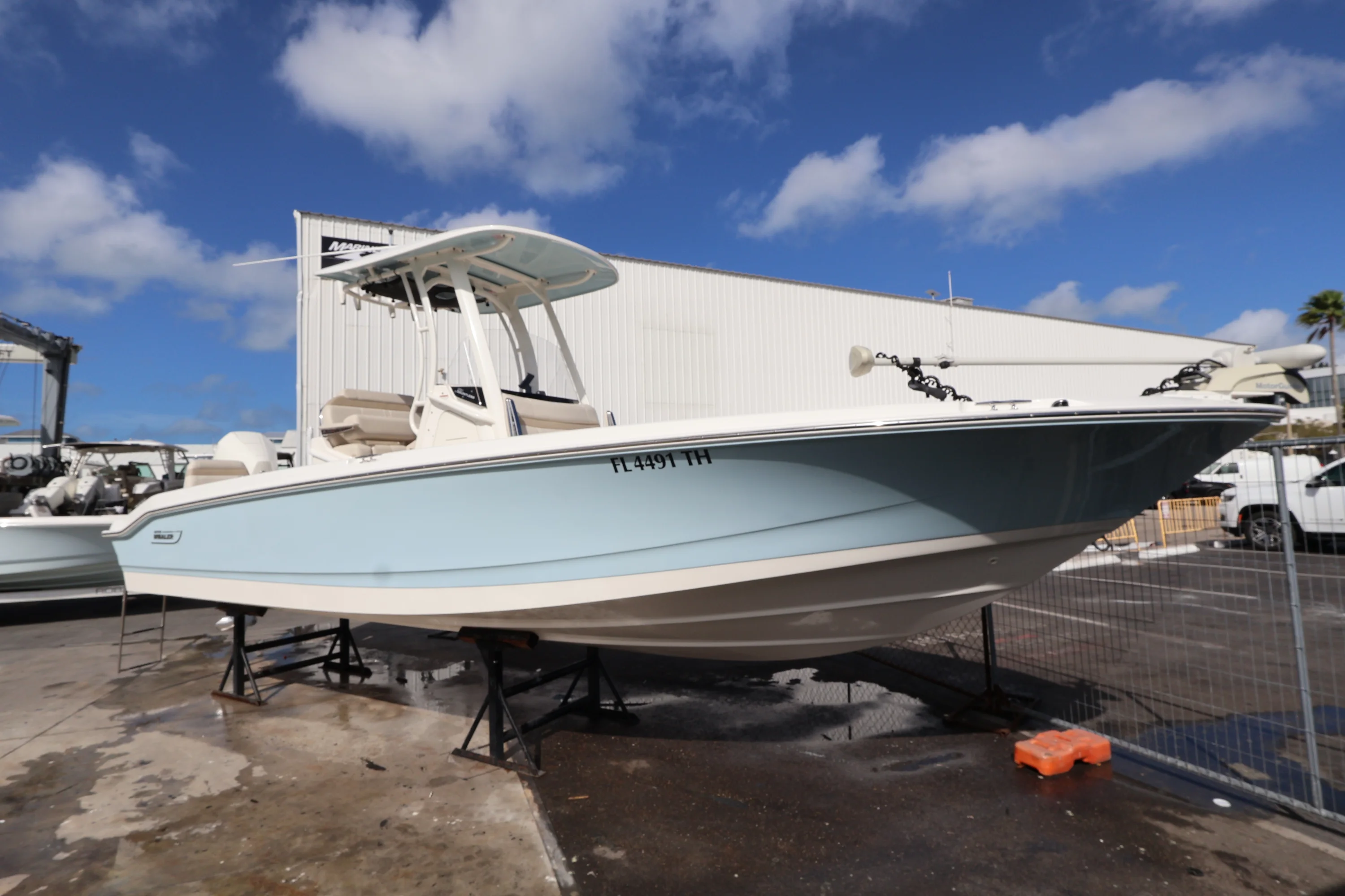 2023 Boston Whaler 250 Dauntless Image Thumbnail #2