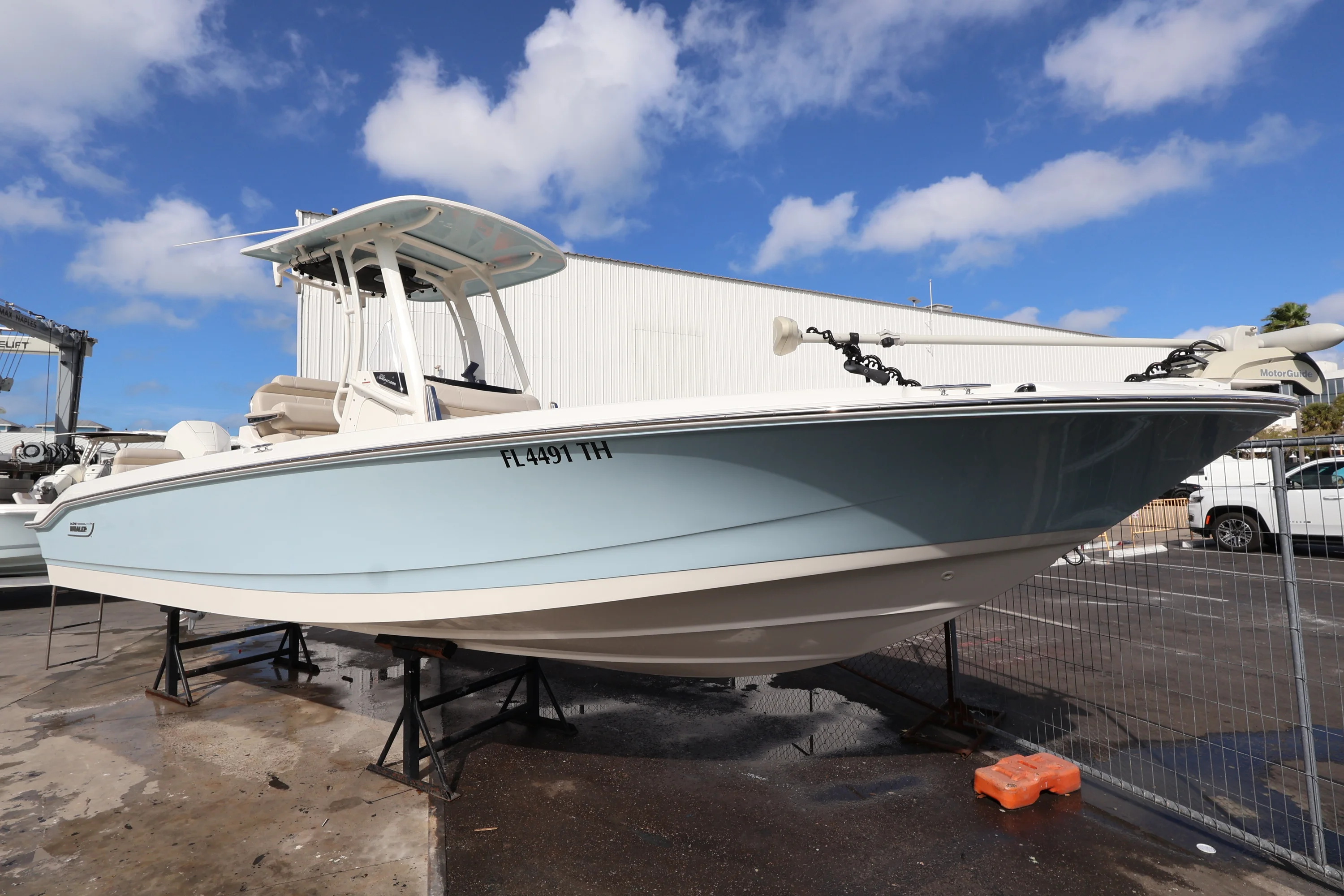 2023 Boston Whaler 250 Dauntless Image Thumbnail #3