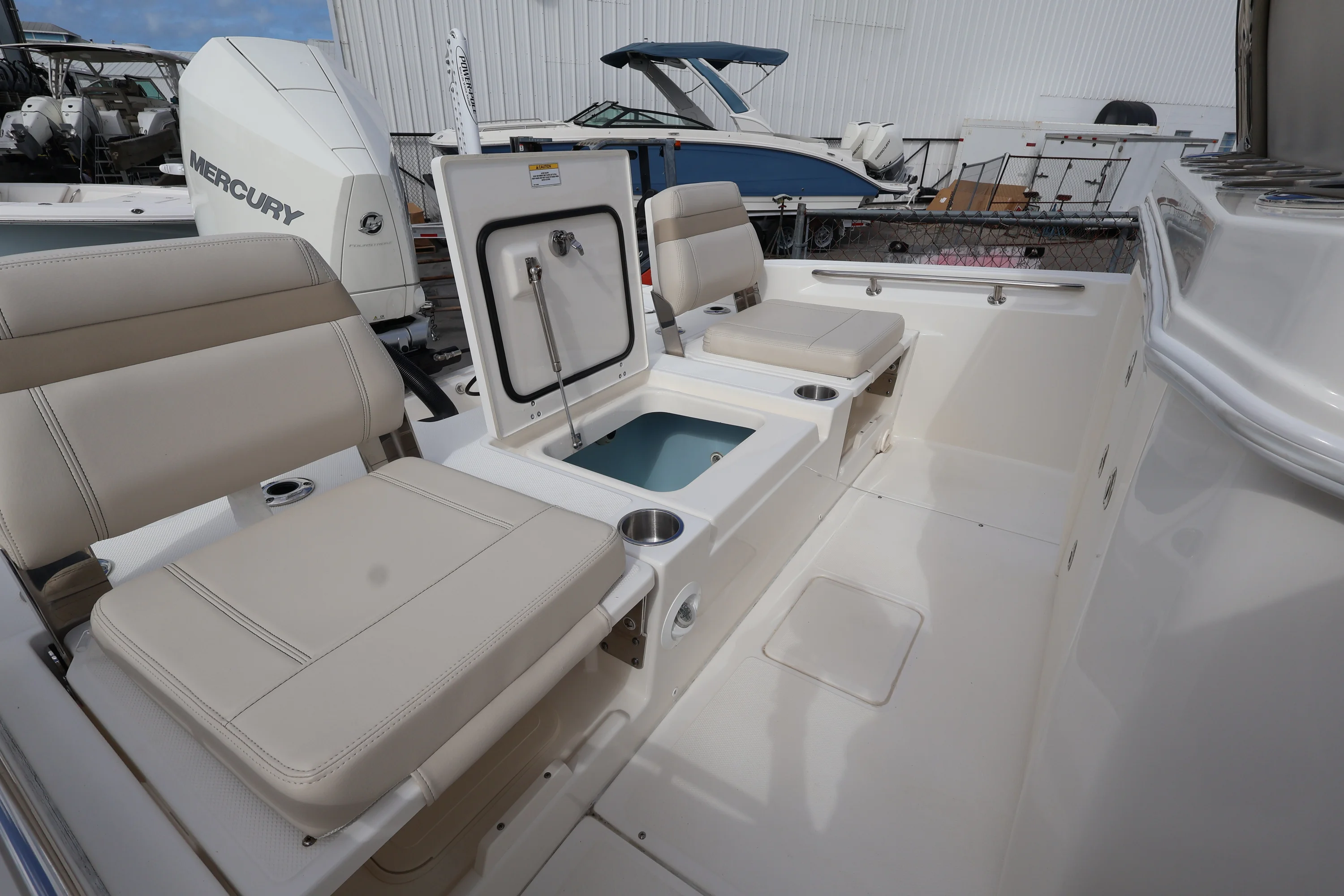 2023 Boston Whaler 250 Dauntless Image Thumbnail #11