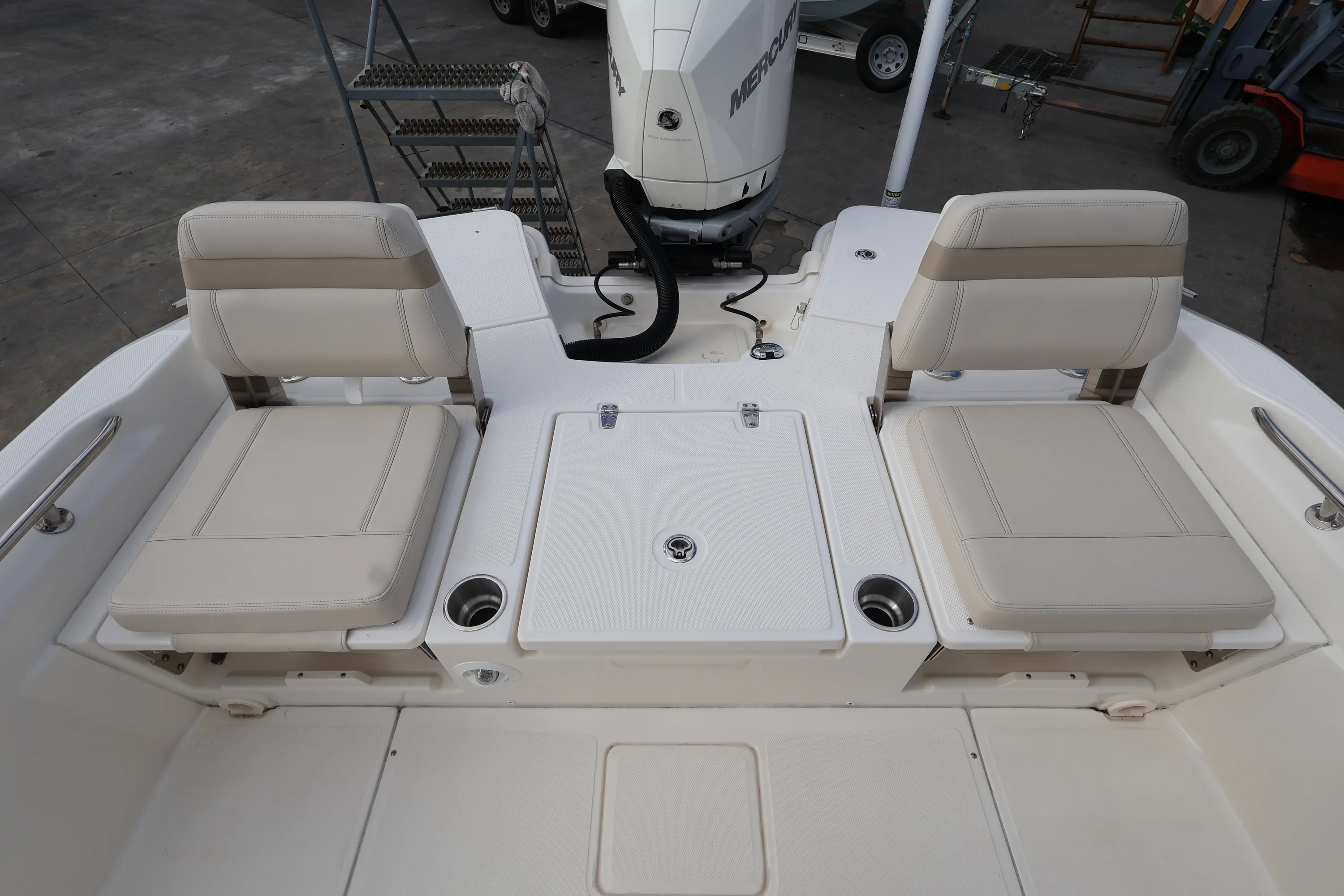 2023 Boston Whaler 250 Dauntless Image Thumbnail #10