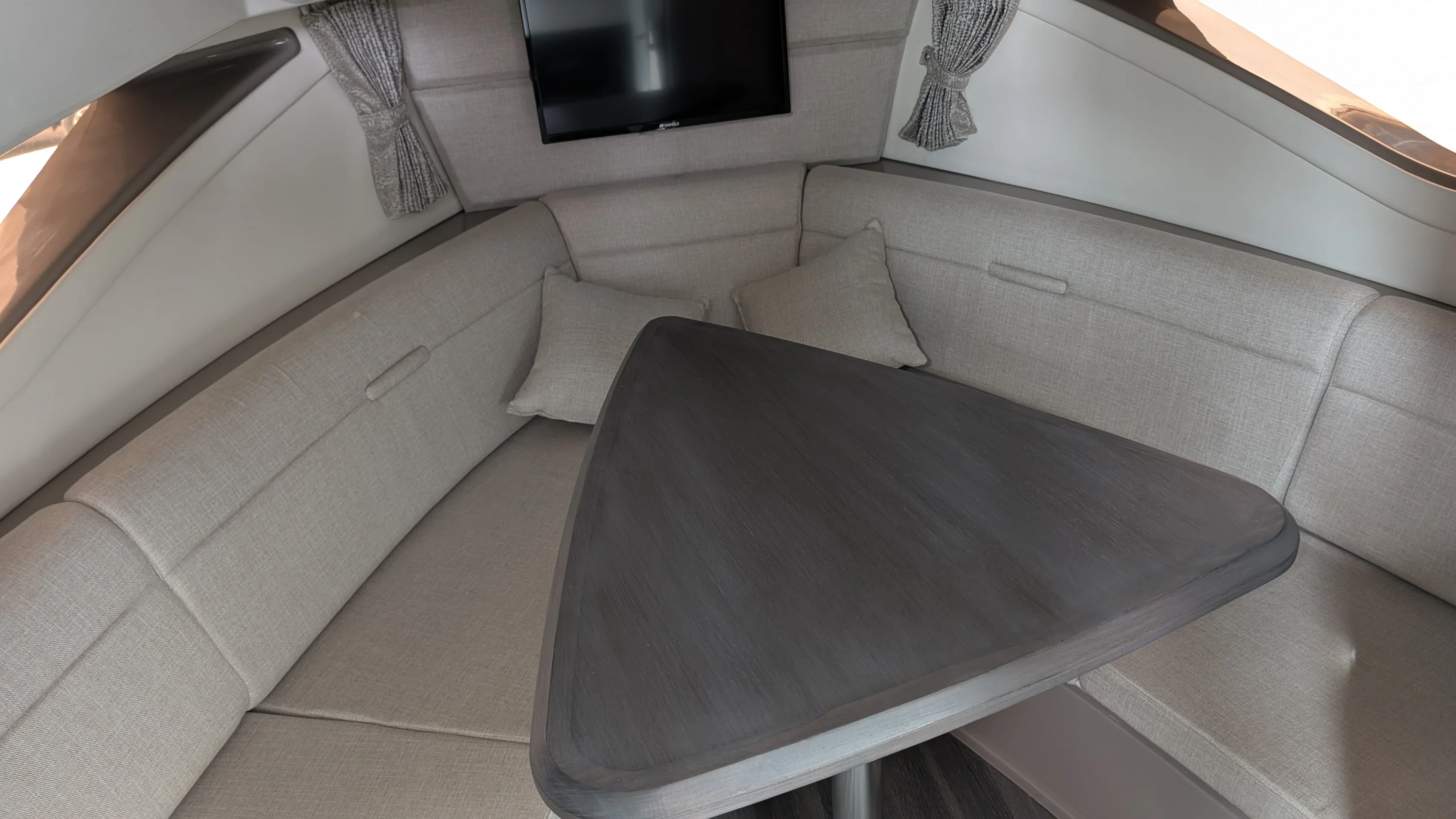 2024 Sea Ray 320 SUNDANCER COUPE Image Thumbnail #13