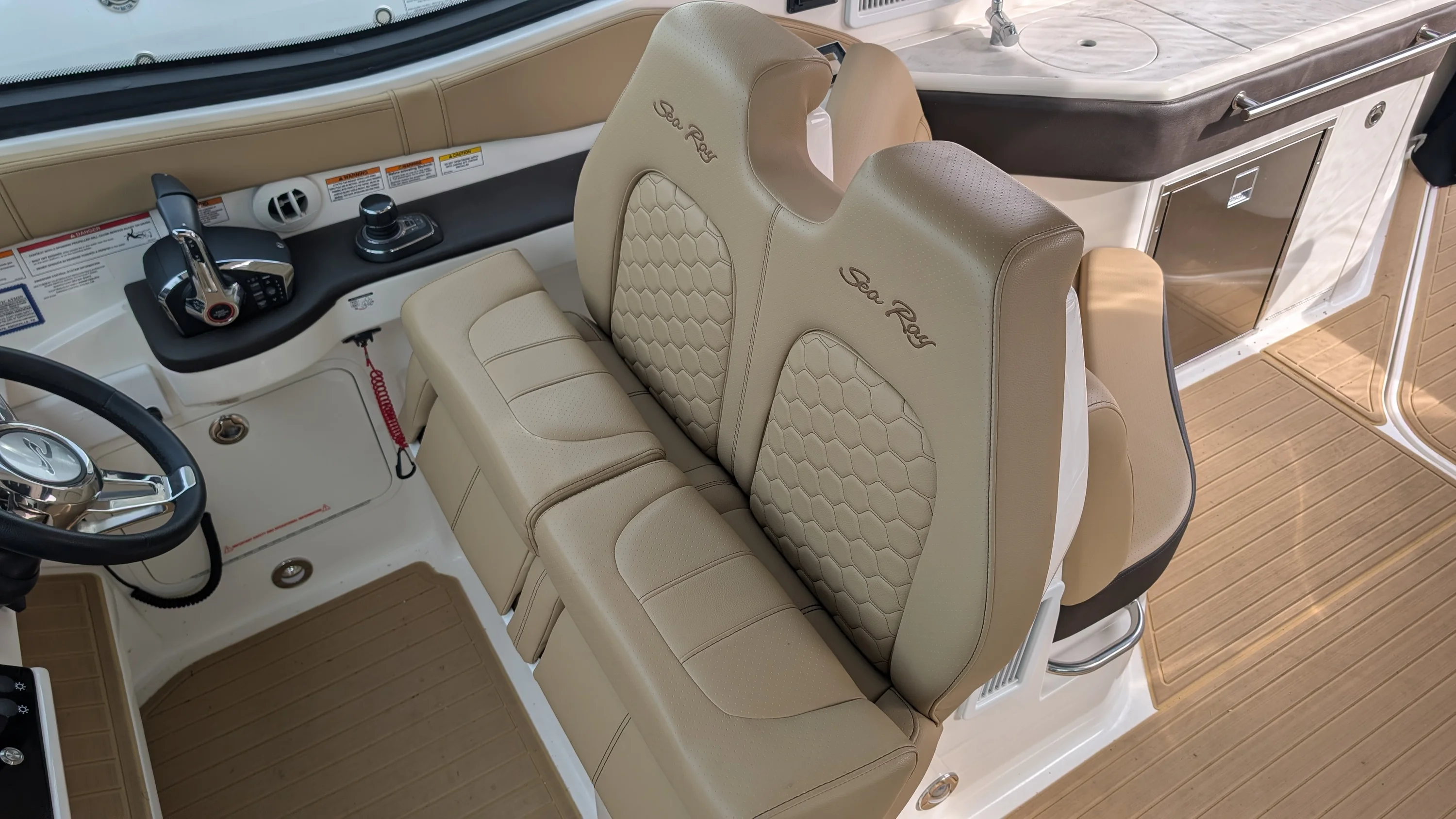 2024 Sea Ray 320 SUNDANCER COUPE Image Thumbnail #17