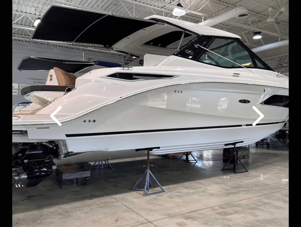 2024 Sea Ray 320 SUNDANCER COUPE Image Thumbnail #2