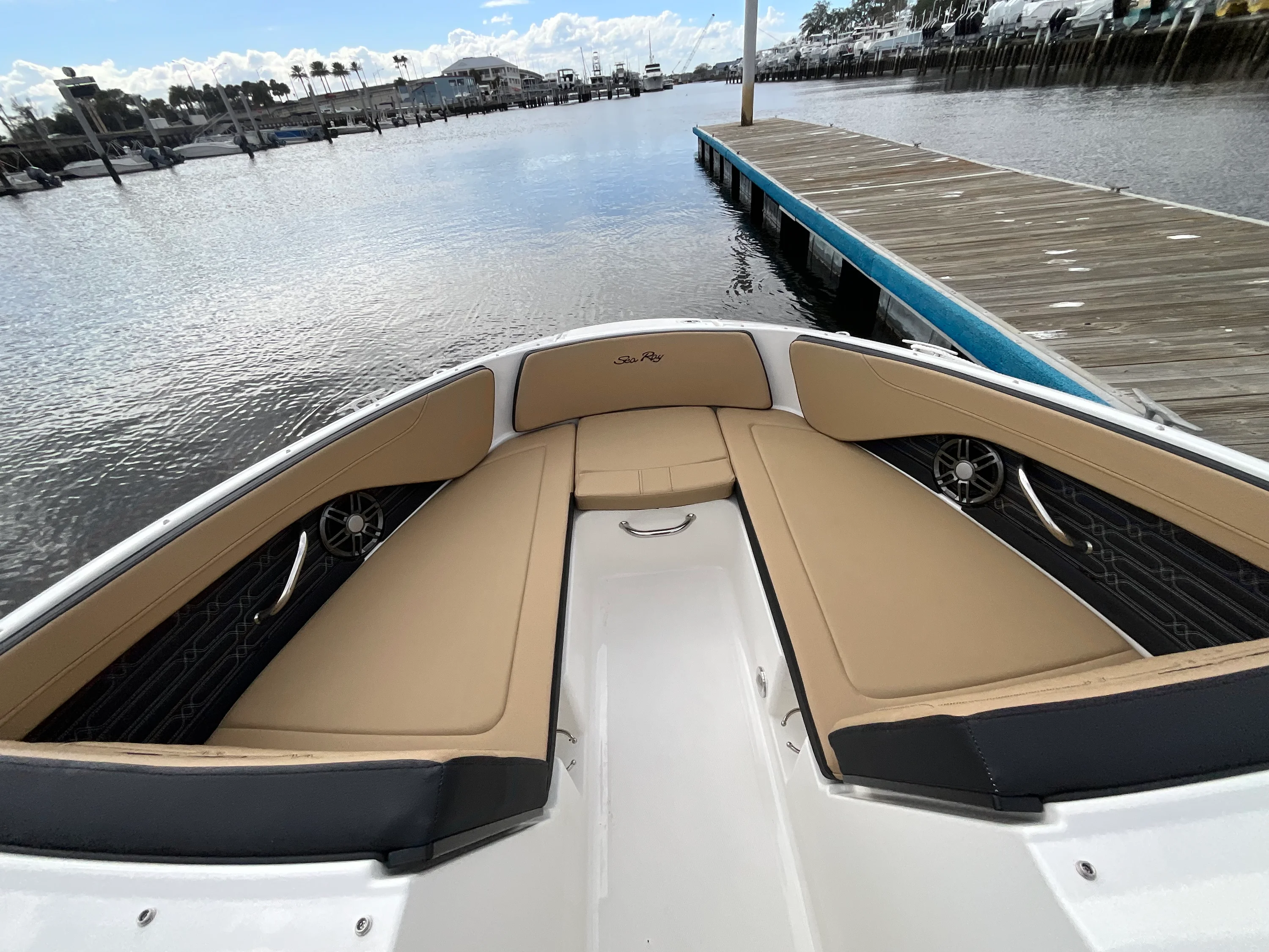 2026 Sea Ray SPX 210 Outboard Image Thumbnail #8