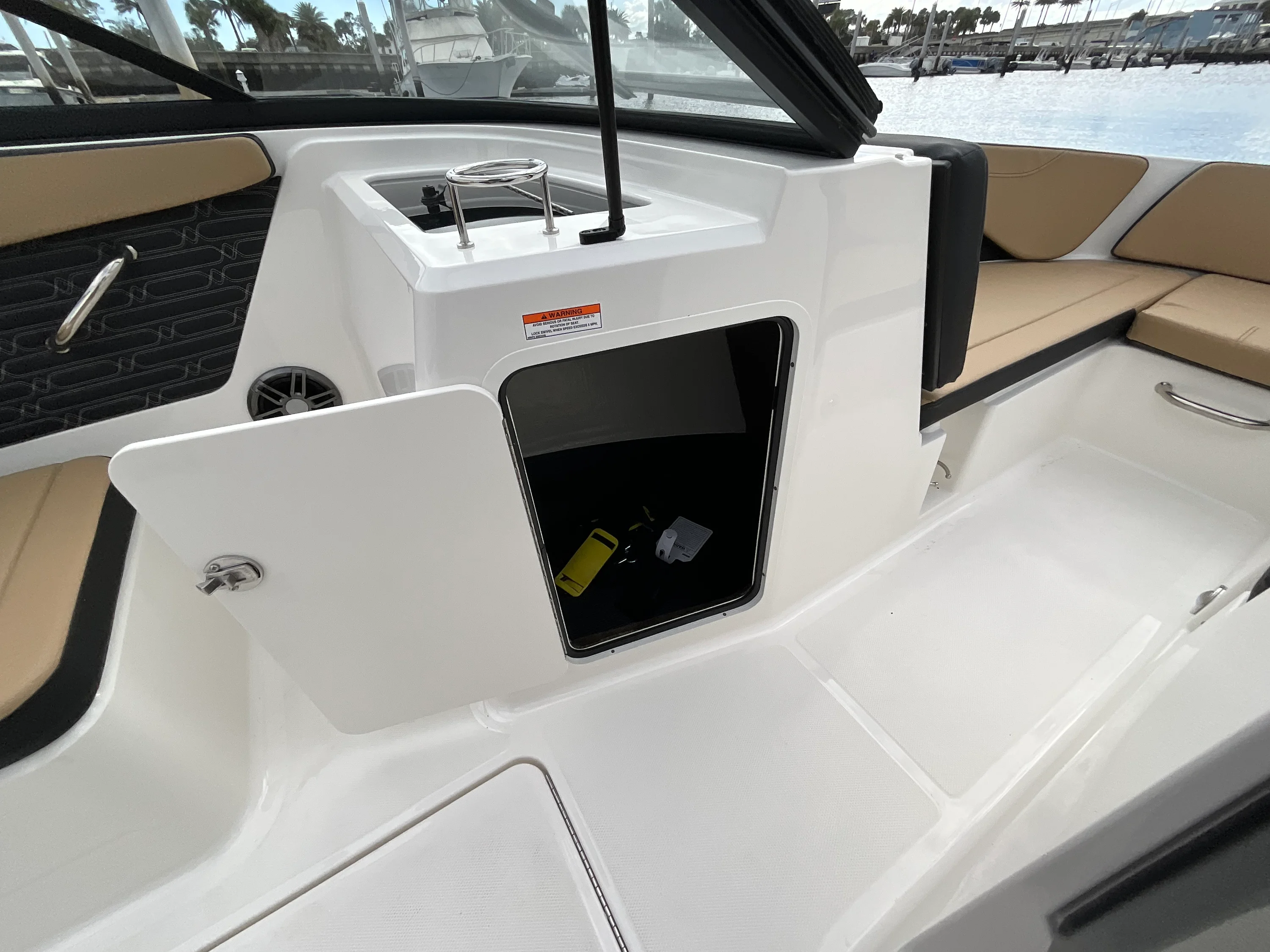 2026 Sea Ray SPX 210 Outboard Image Thumbnail #9