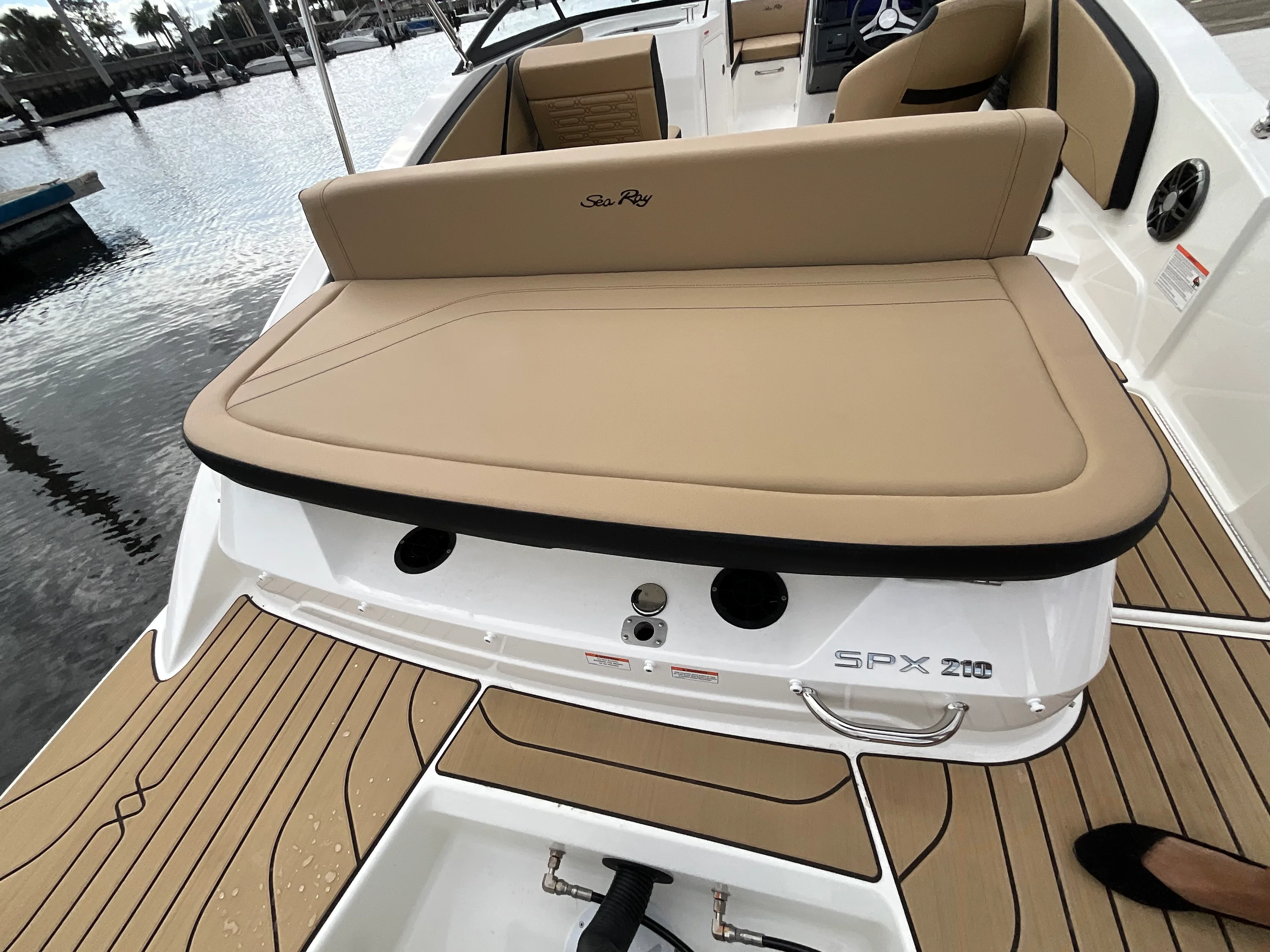 2026 Sea Ray SPX 210 Outboard Image Thumbnail #10