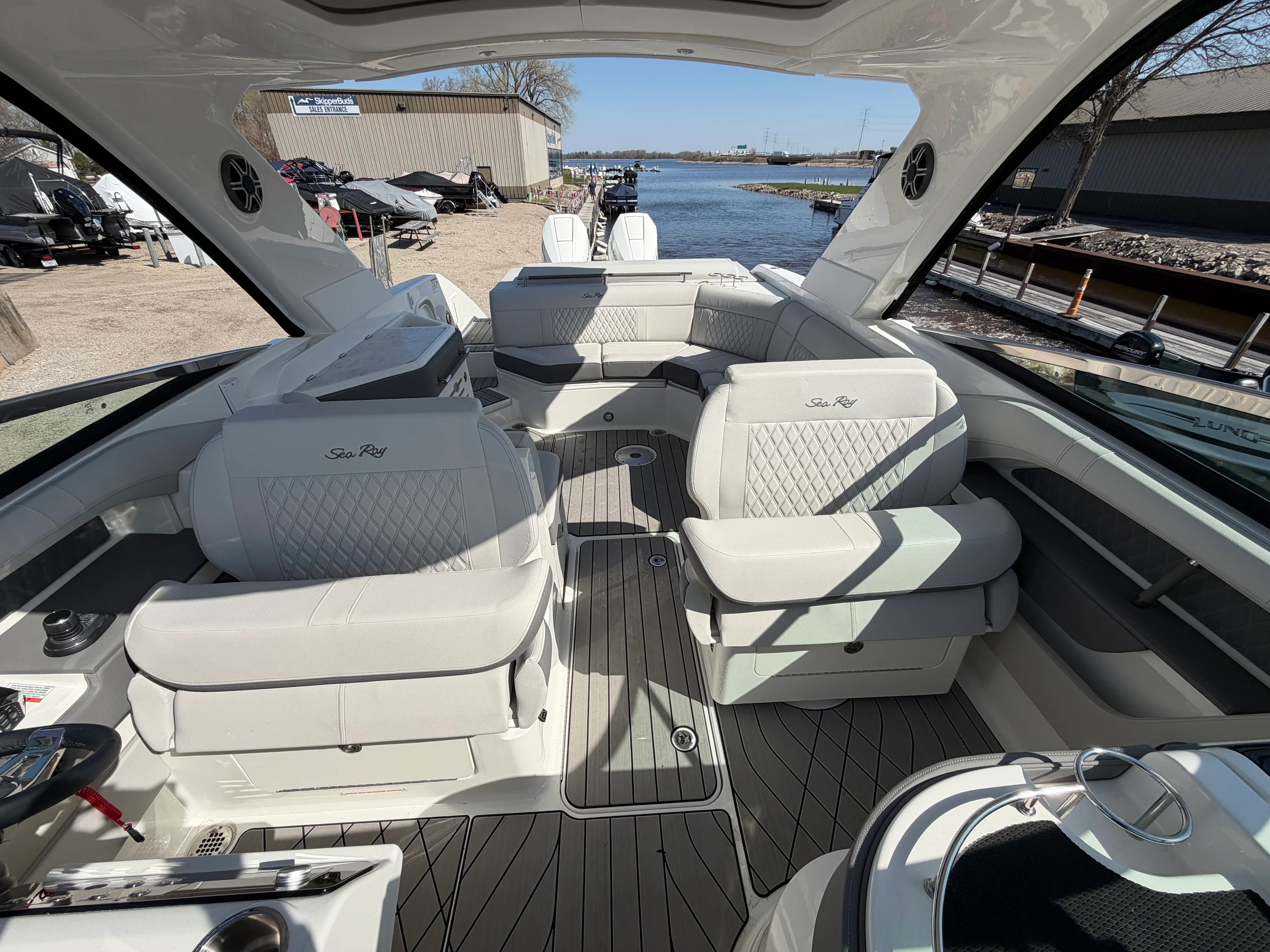 2026 Sea Ray SLX 310 Outboard Image Thumbnail #25
