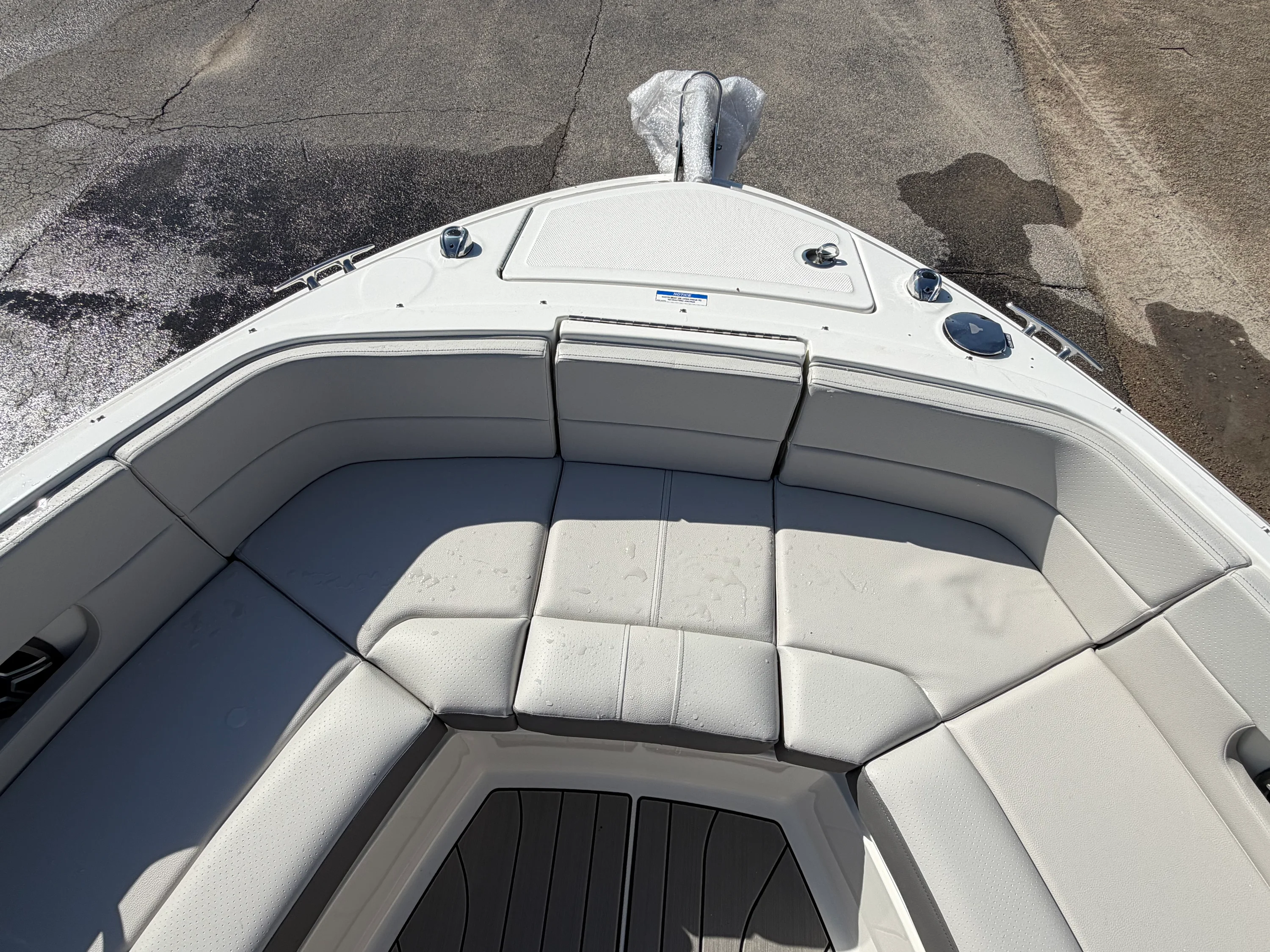 2026 Sea Ray SLX 310 Outboard Image Thumbnail #32