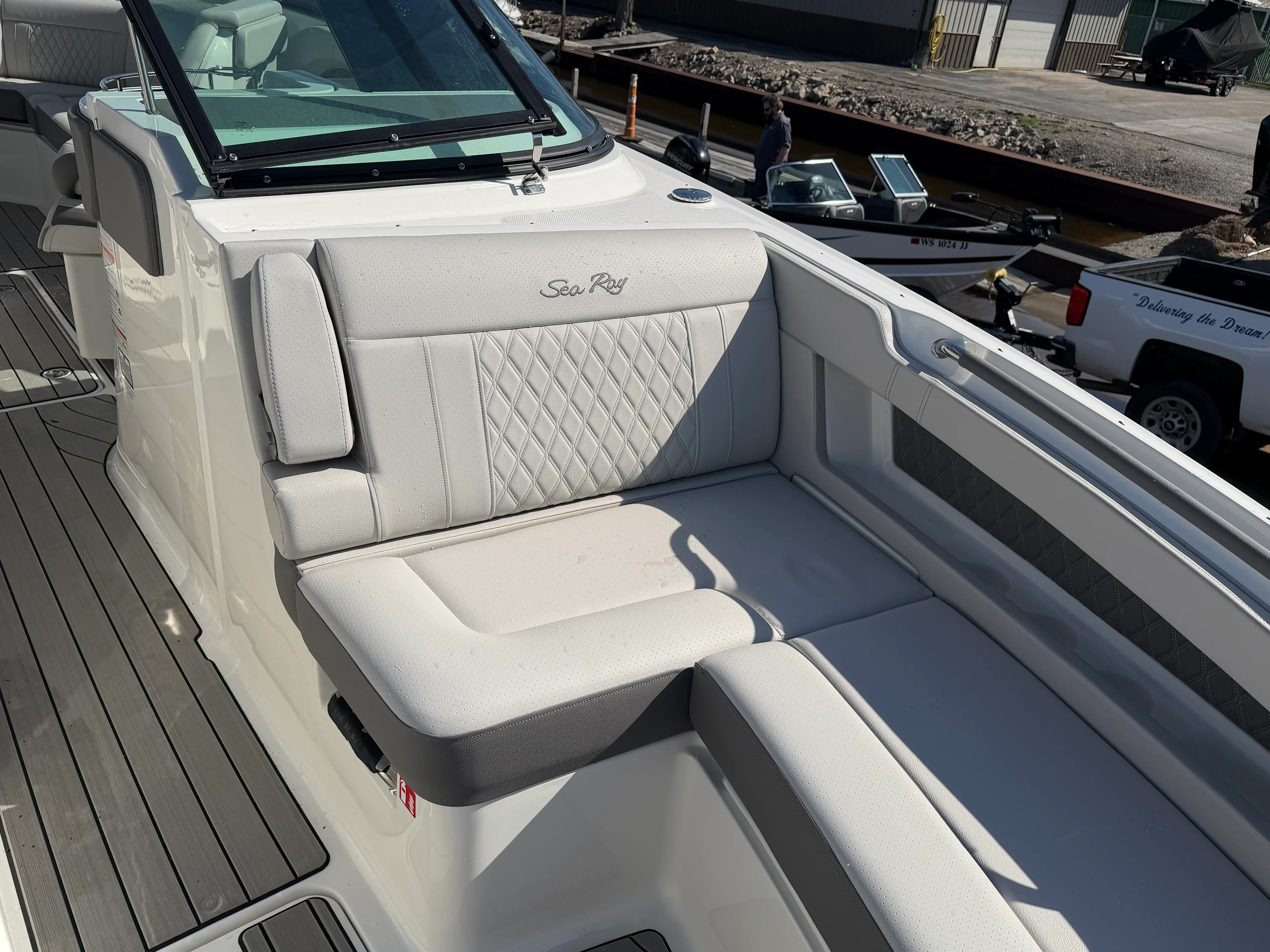 2026 Sea Ray SLX 310 Outboard Image Thumbnail #35