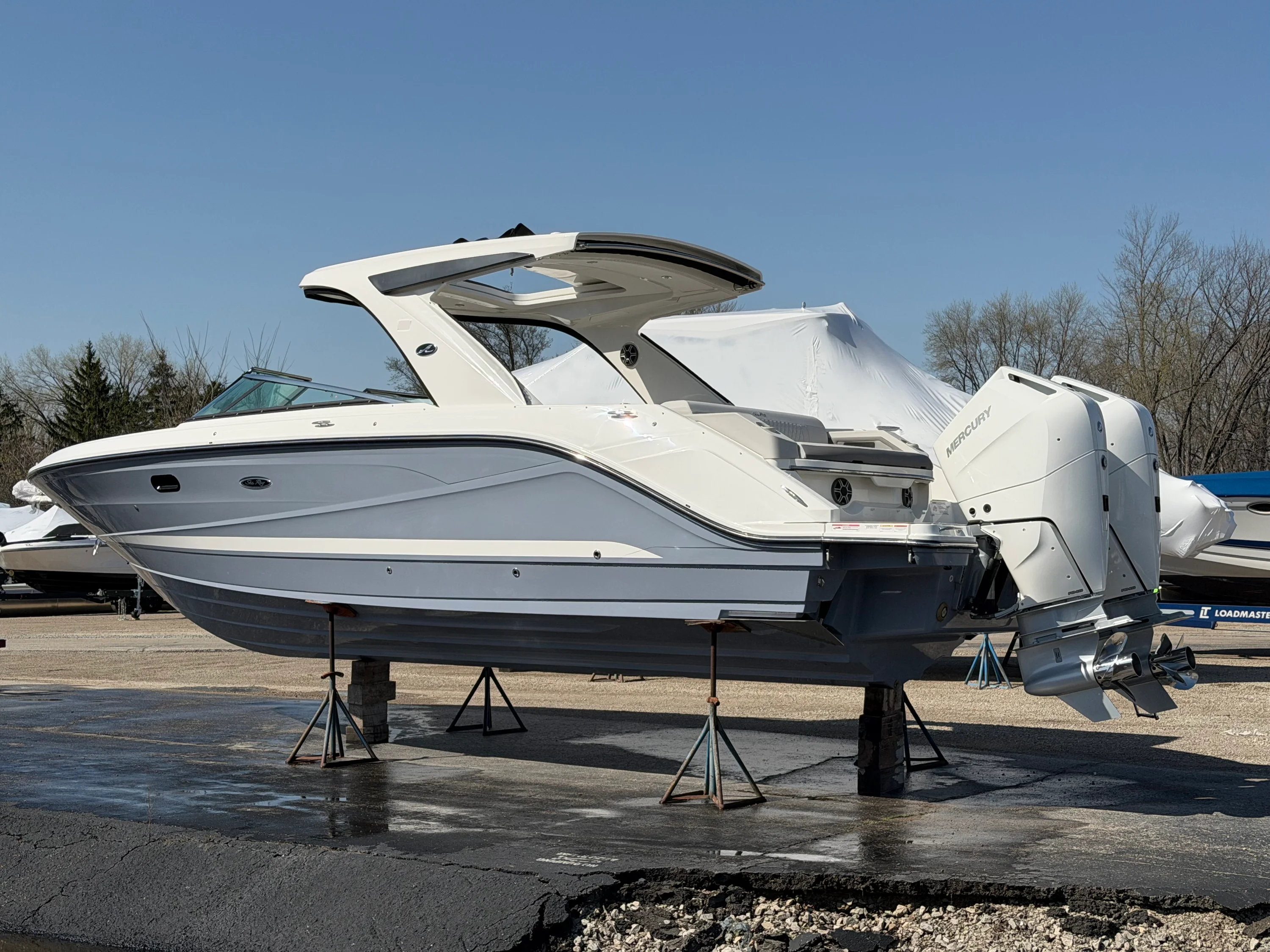 2026 Sea Ray SLX 310 Outboard Image Thumbnail #2