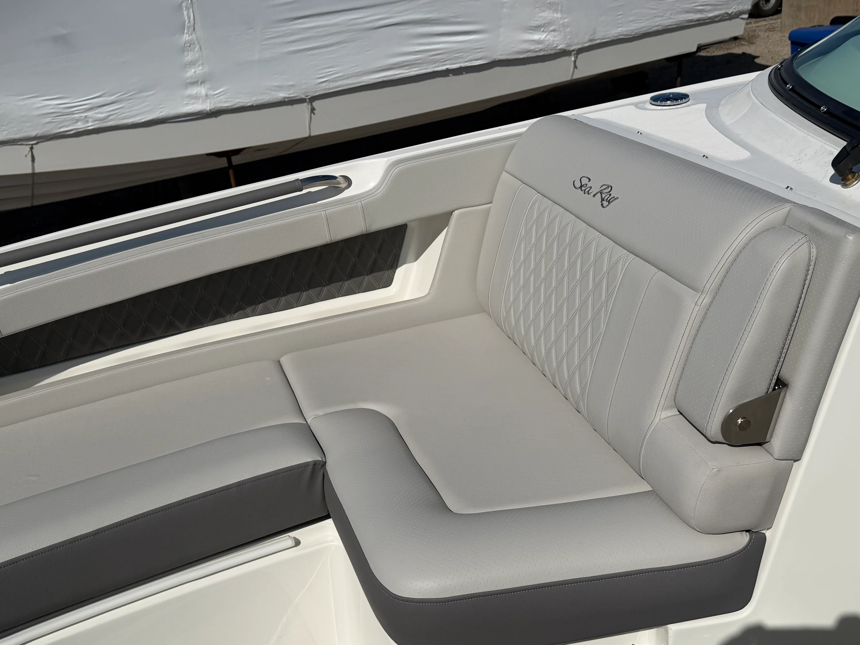 2026 Sea Ray SLX 310 Outboard Image Thumbnail #37