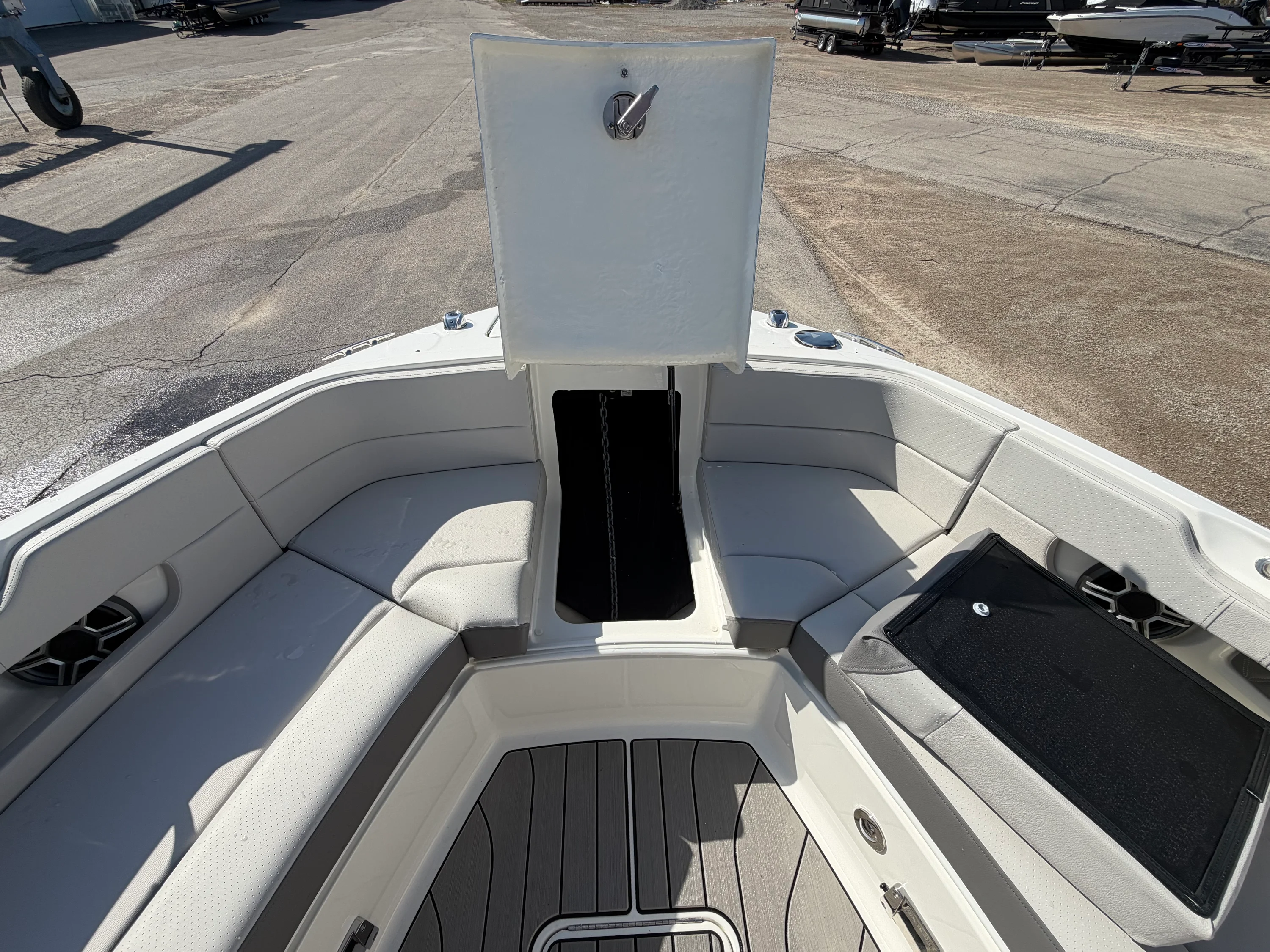 2026 Sea Ray SLX 310 Outboard Image Thumbnail #29