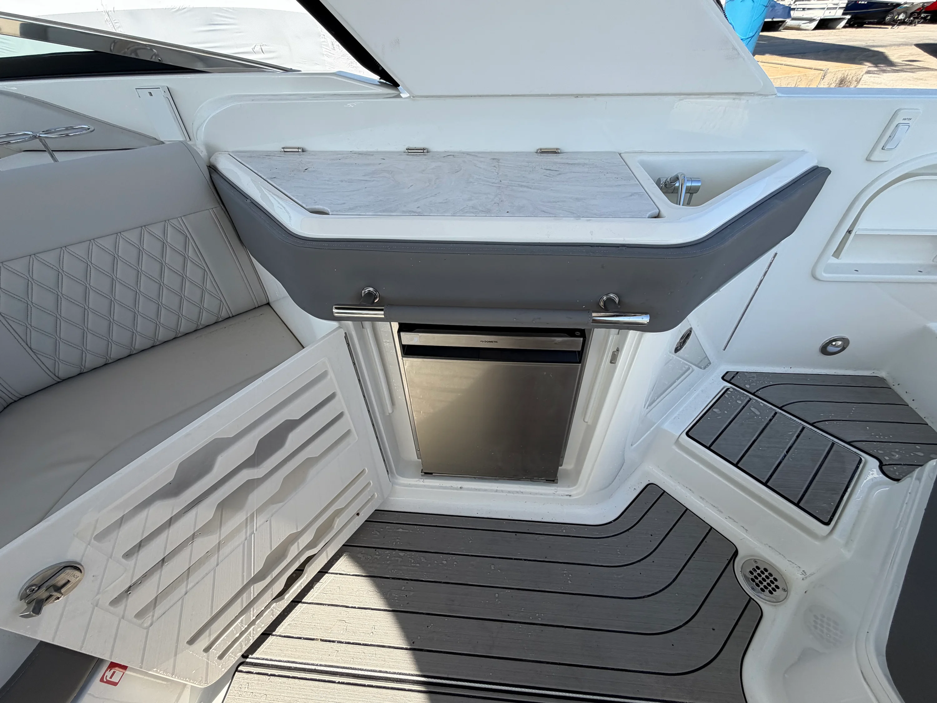 2026 Sea Ray SLX 310 Outboard Image Thumbnail #54