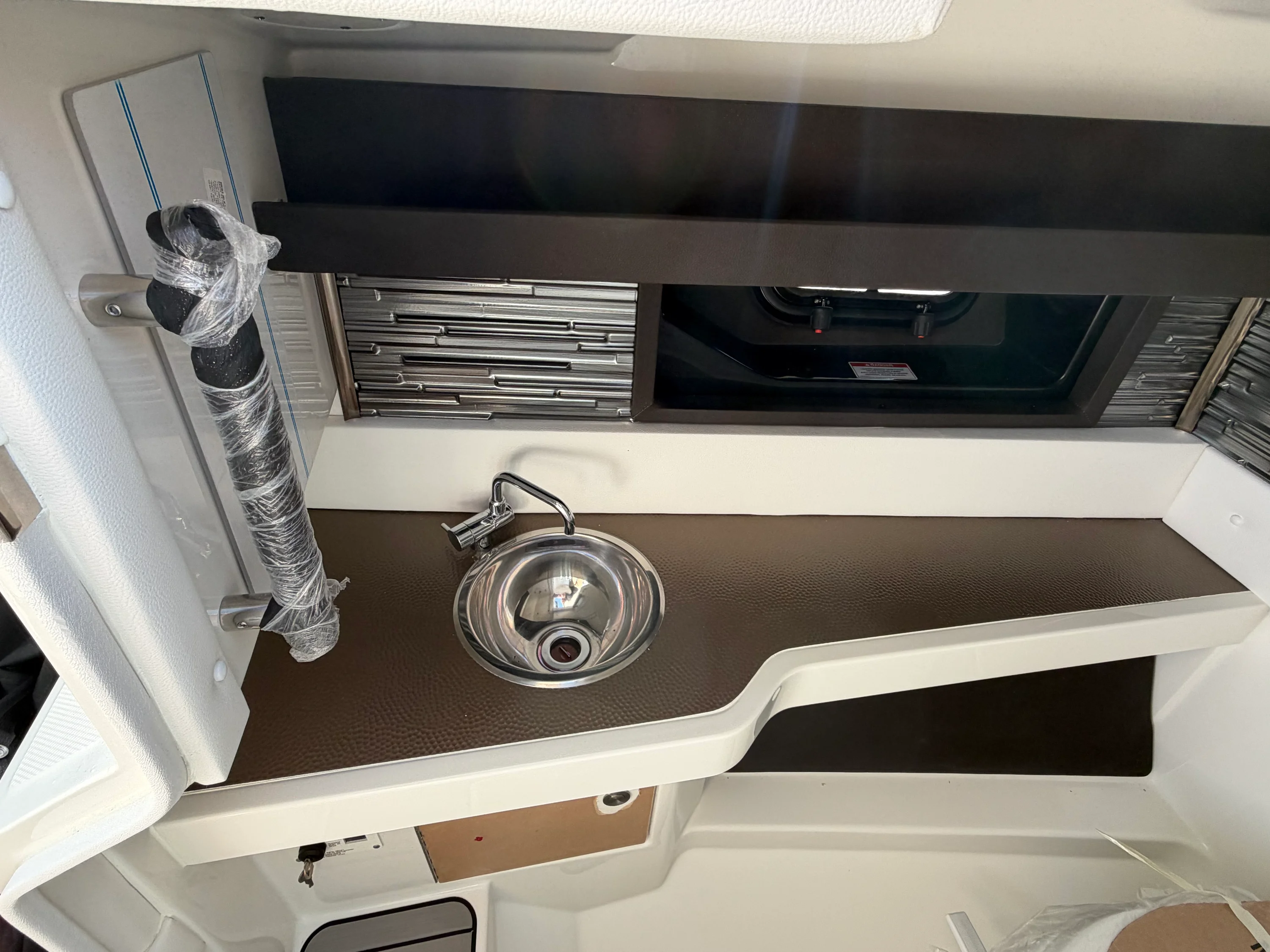 2026 Sea Ray SLX 310 Outboard Image Thumbnail #39