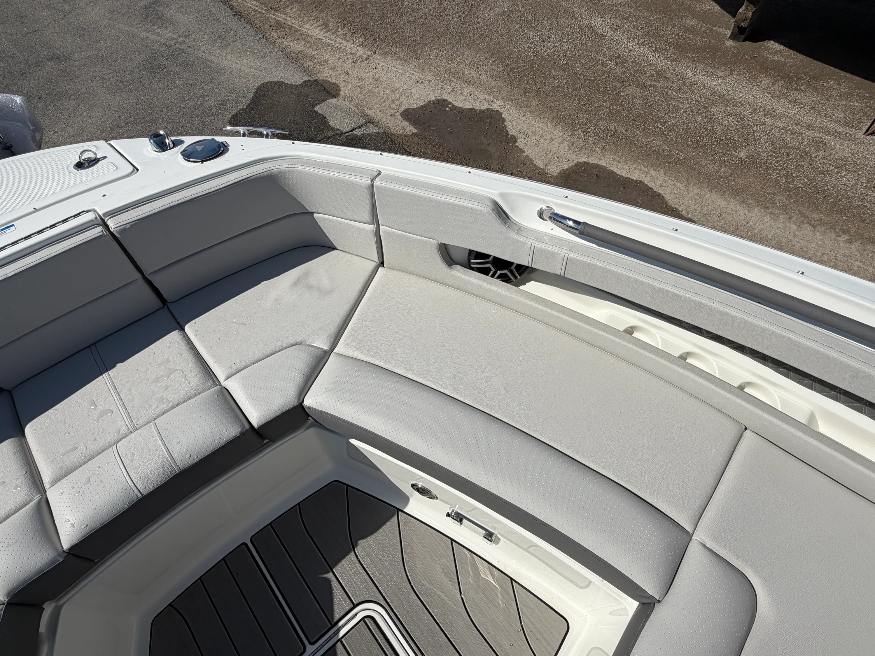 2026 Sea Ray SLX 310 Outboard Image Thumbnail #31