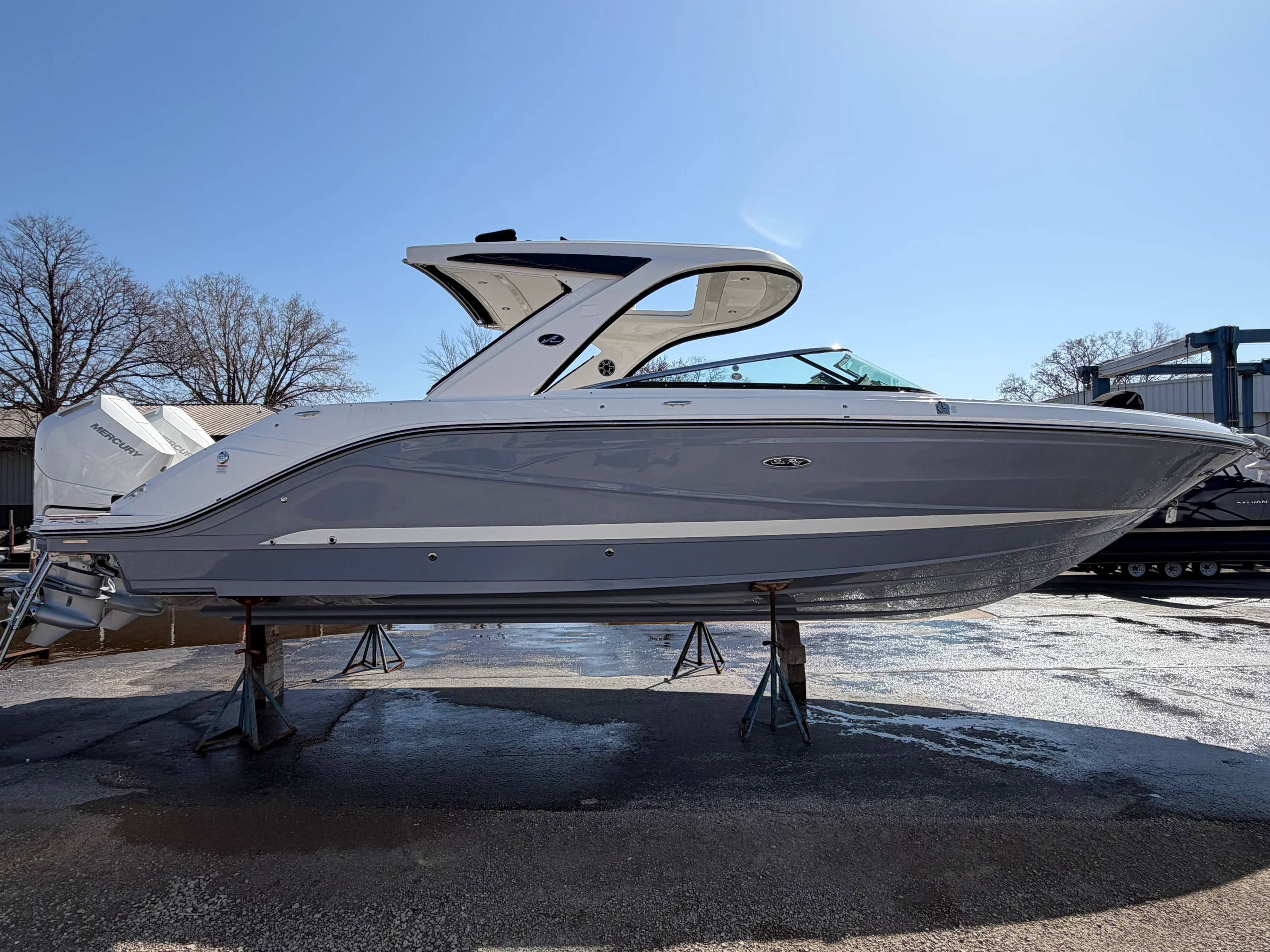 2026 Sea Ray SLX 310 Outboard Image Thumbnail #11