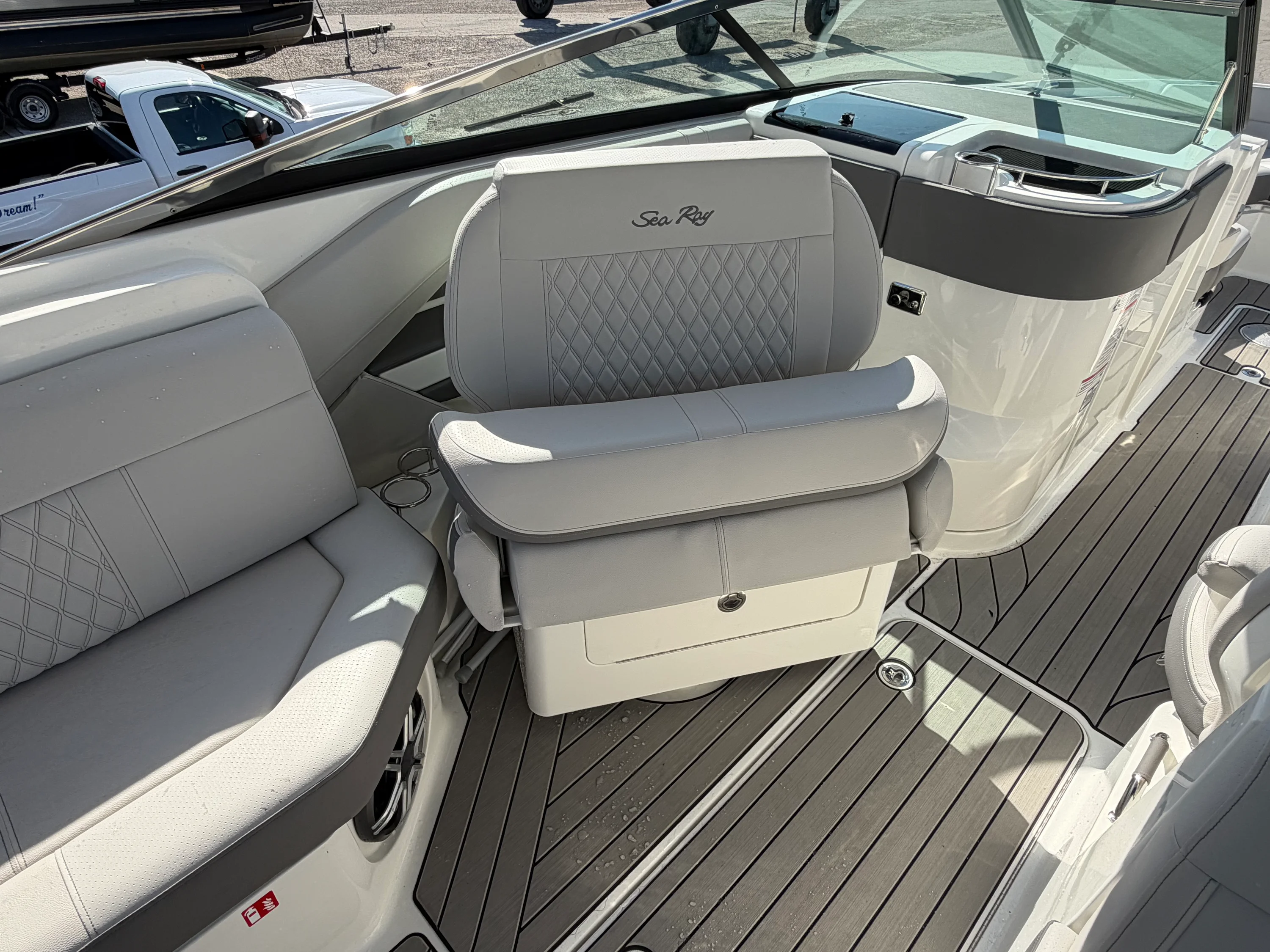 2026 Sea Ray SLX 310 Outboard Image Thumbnail #50