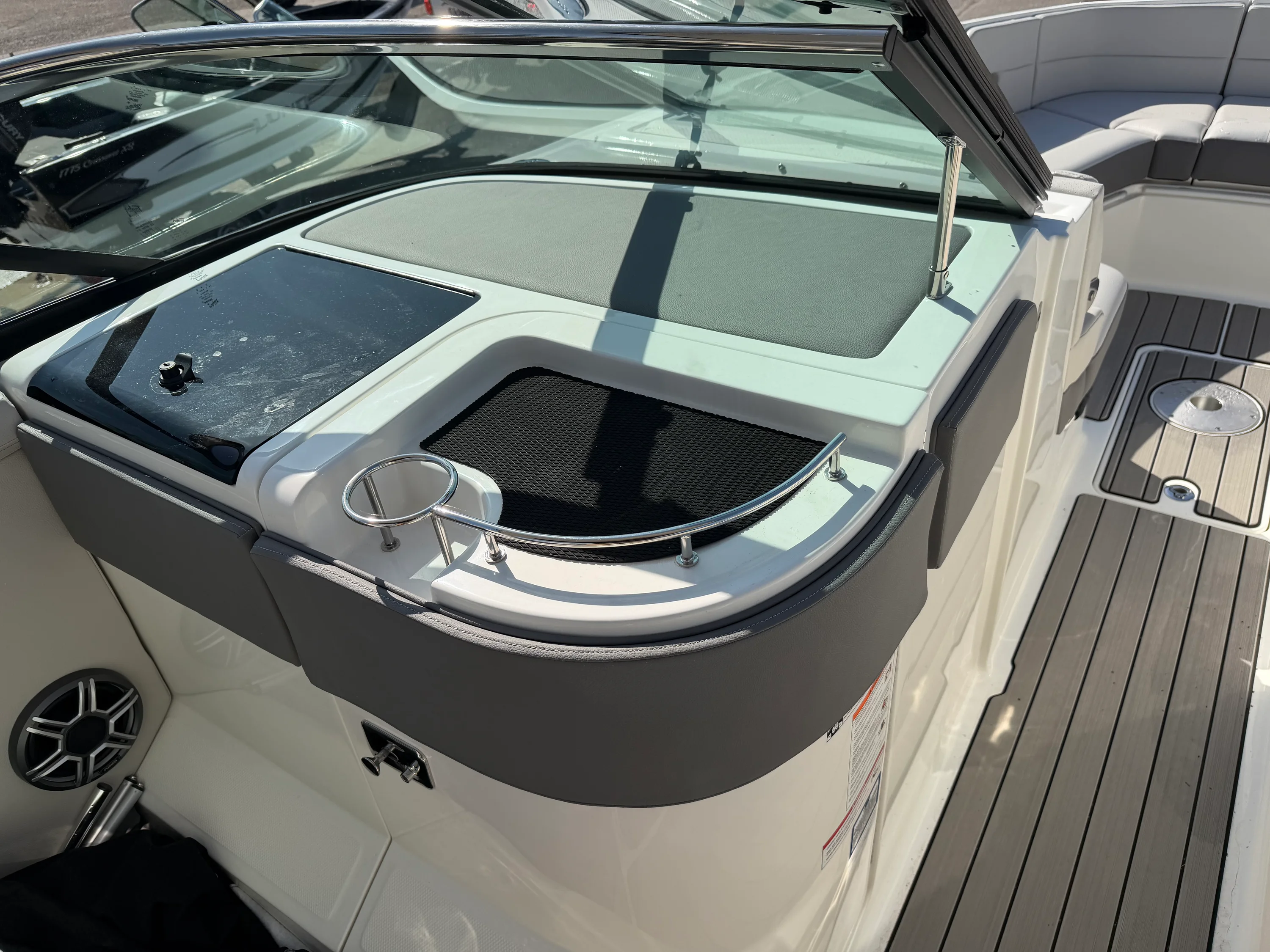 2026 Sea Ray SLX 310 Outboard Image Thumbnail #41