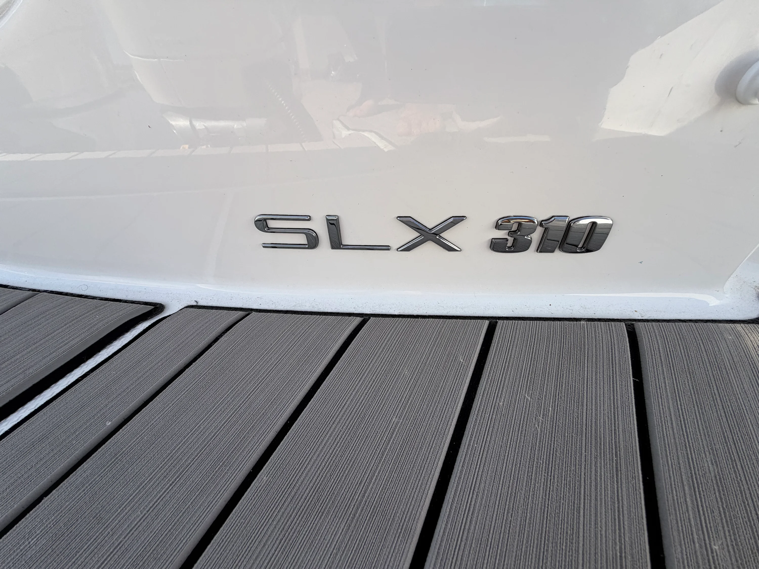 2026 Sea Ray SLX 310 Outboard Image Thumbnail #12