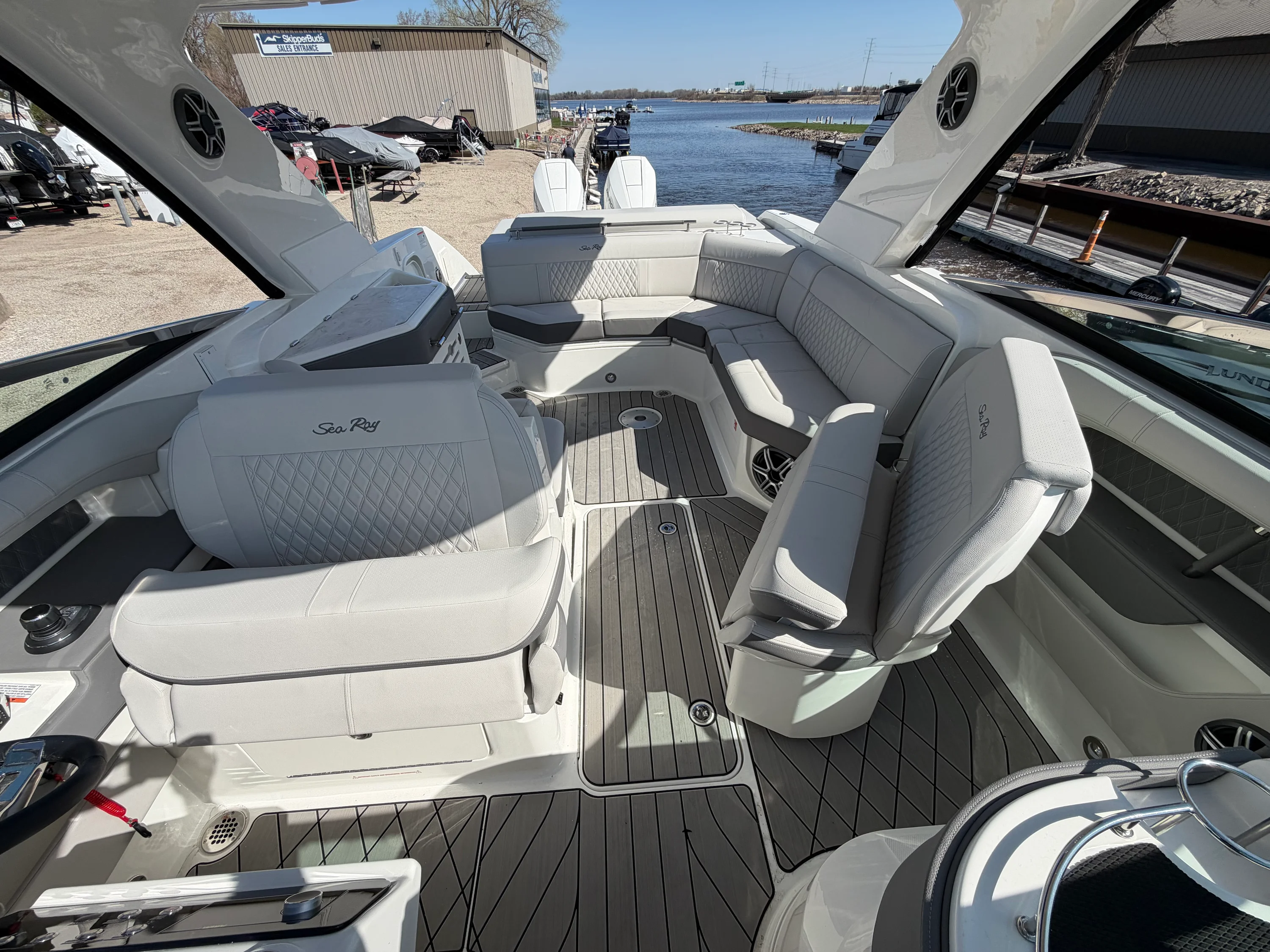 2026 Sea Ray SLX 310 Outboard Image Thumbnail #26